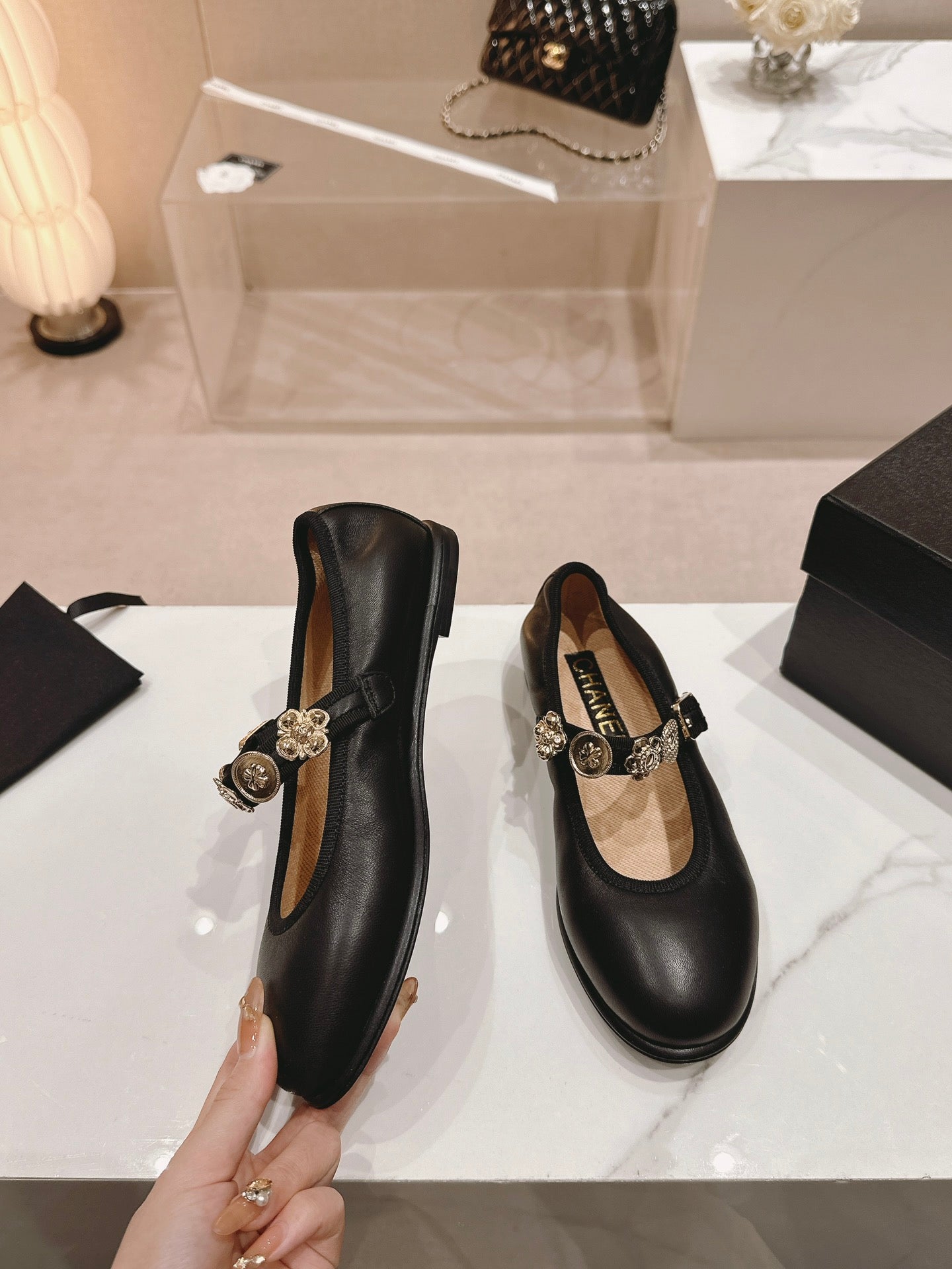 CC MARY JANES BLACK CALFSKIN LIGHT GOLD METALIC