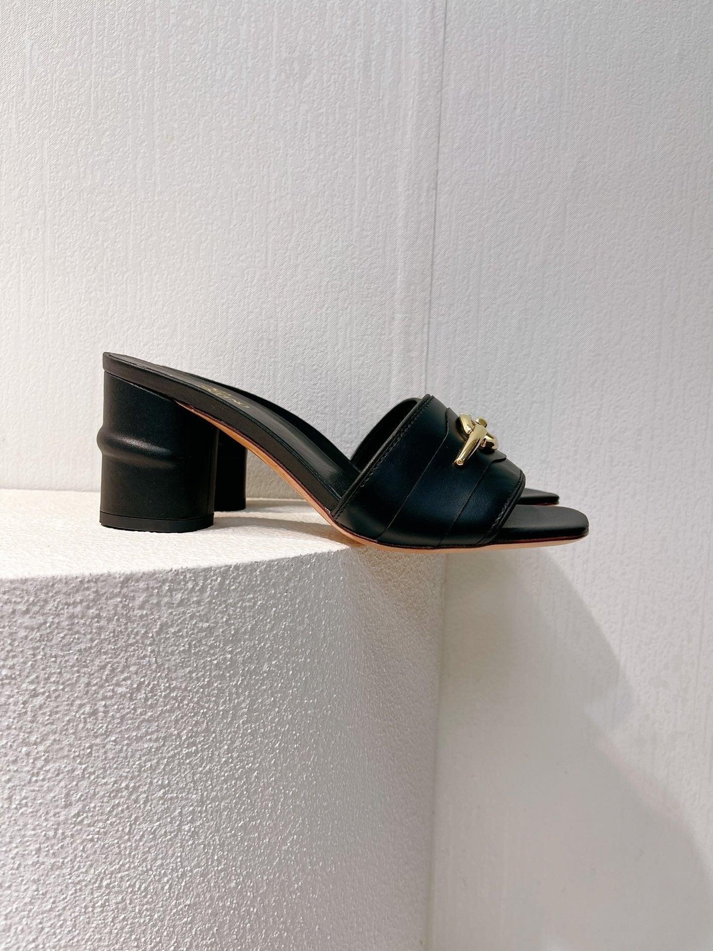 VT Leather Mules Black Cowhide 292867