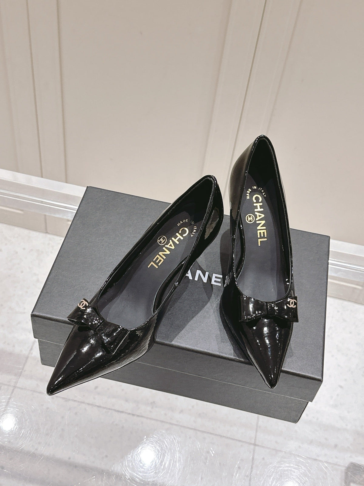 Chanel 25A Heel Pump Black Patent  Calfskin 393069