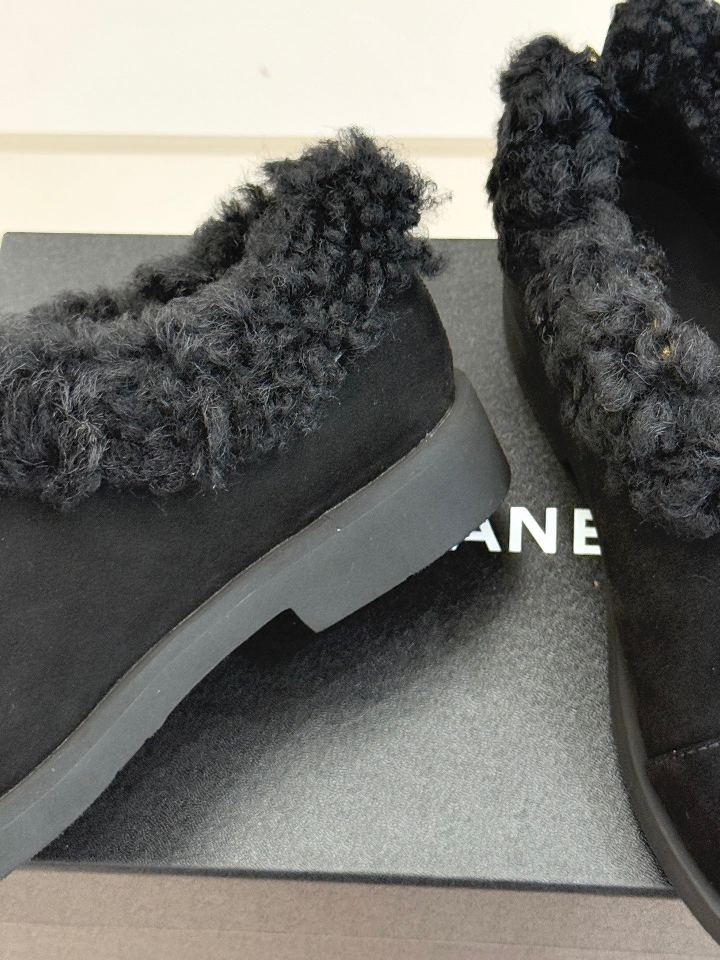 CC 25s  Furry Snow Boots Black Suede Wool 512064