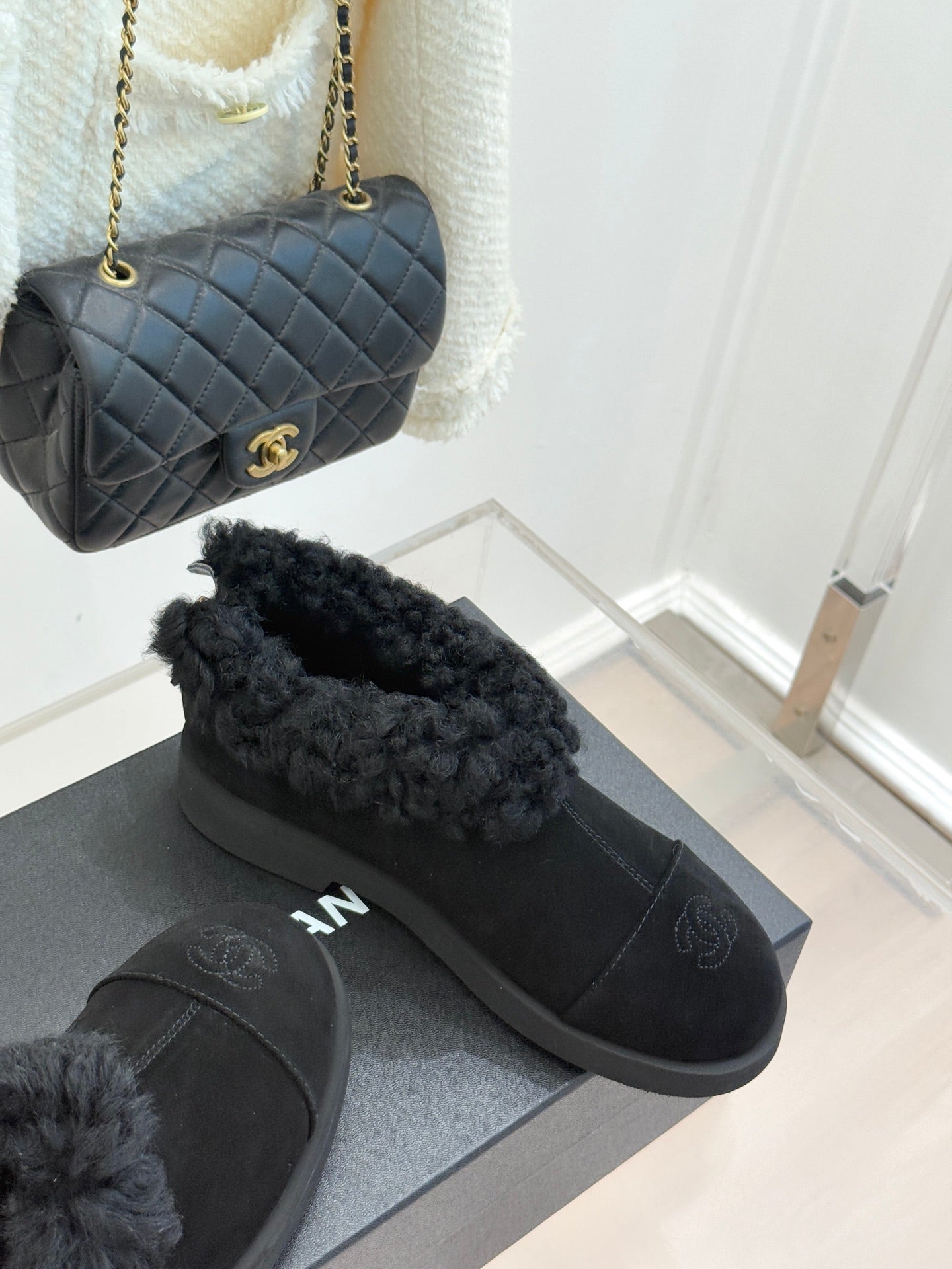 CC 25s  Furry Snow Boots Black Suede Wool 512064