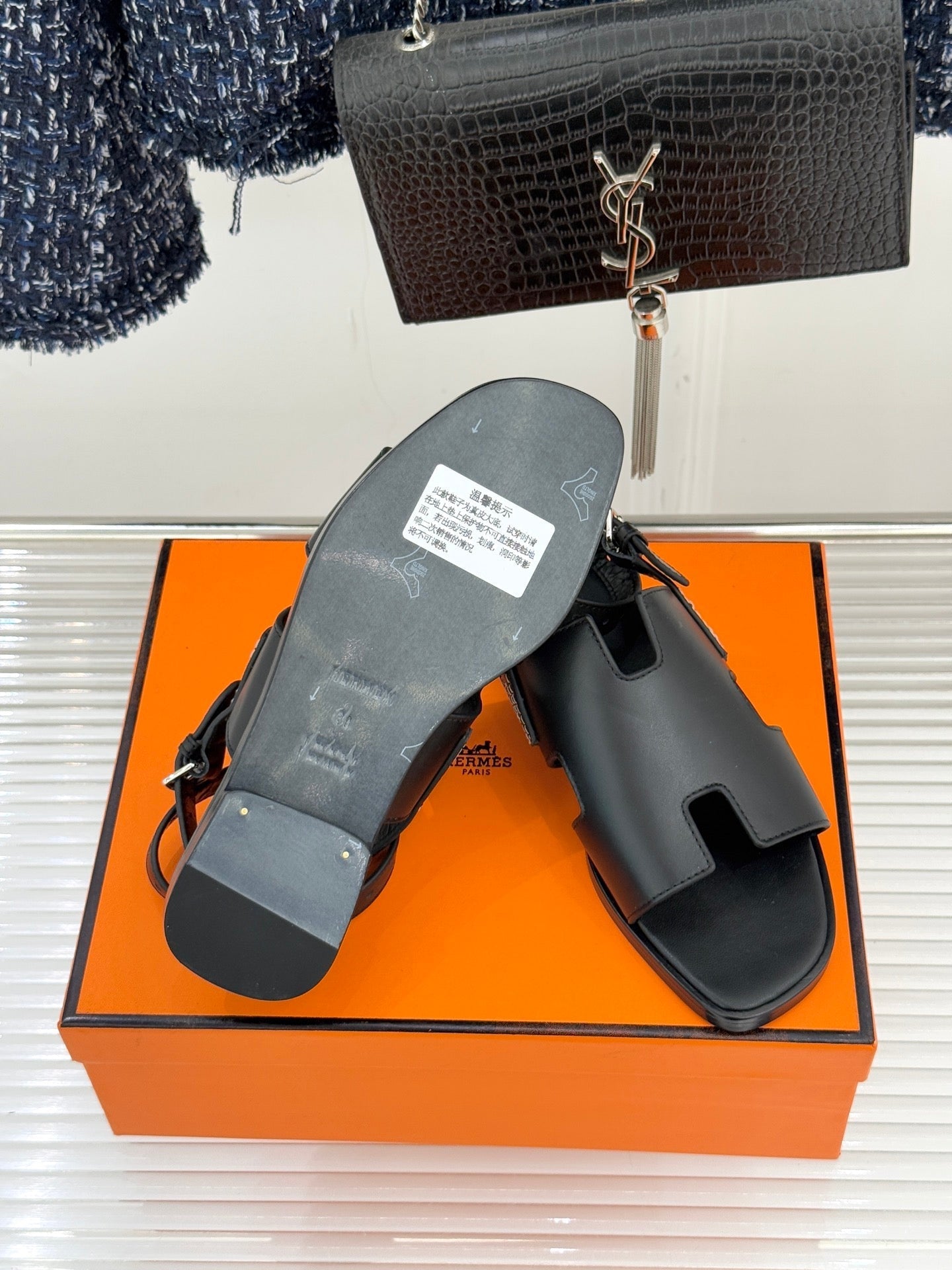 HM 26ss Flat Sandals Black Sheepskin 642791