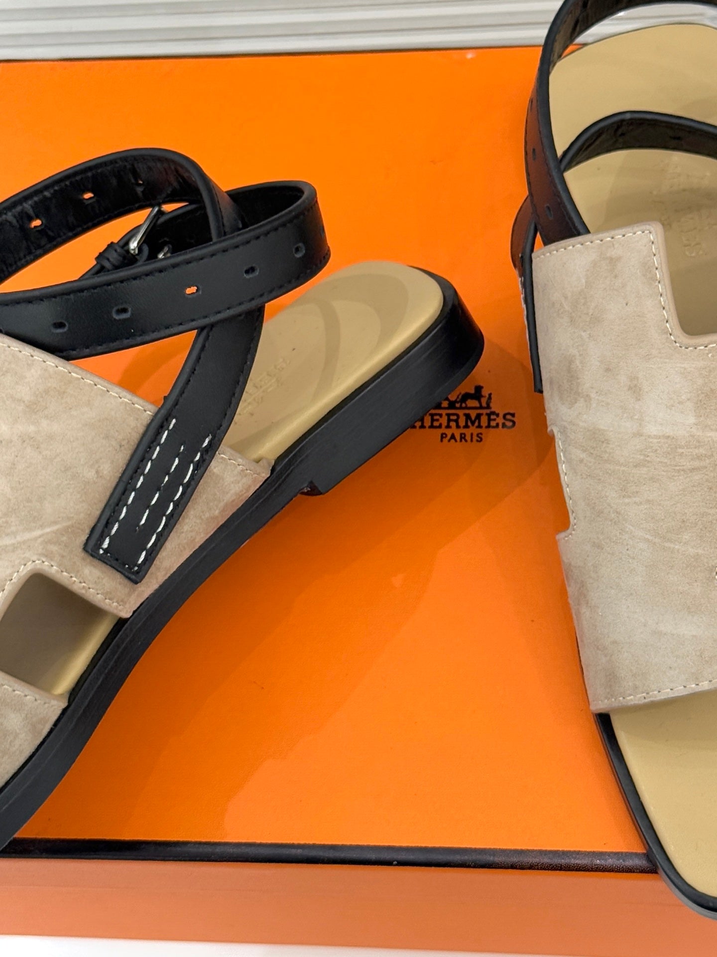 HM 26ss Flat Sandals Dark Beige Suede Sheepskin 642794