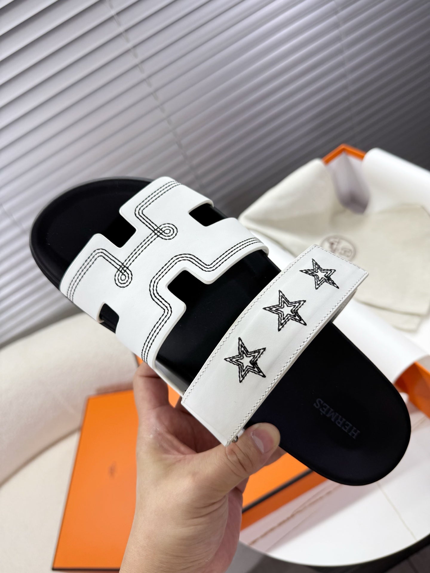 HM Chypre Sandal White Pattern Cowhide 205494