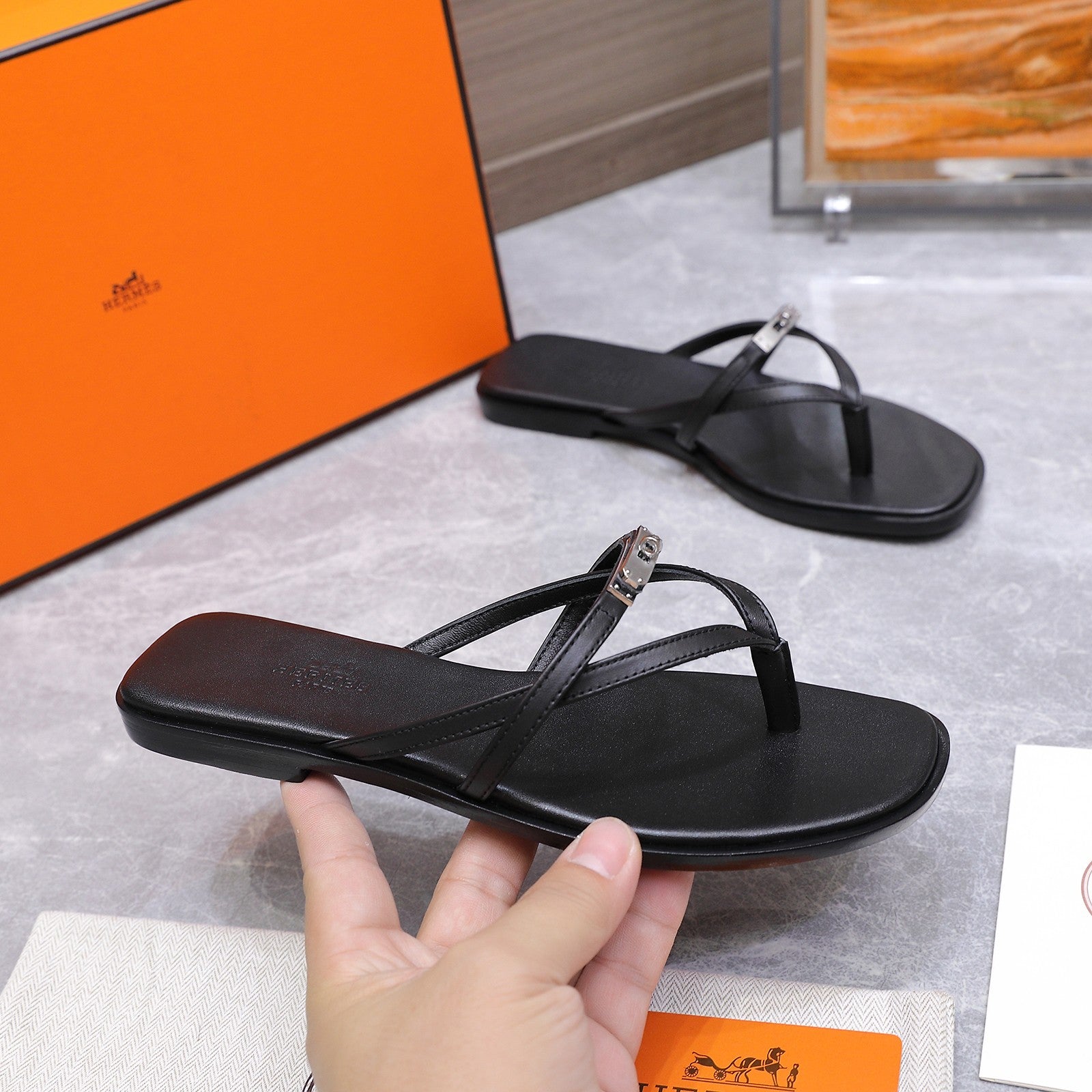 HM 26ss Kelly Sliver Buckle Slipper Black Calfskin 601247