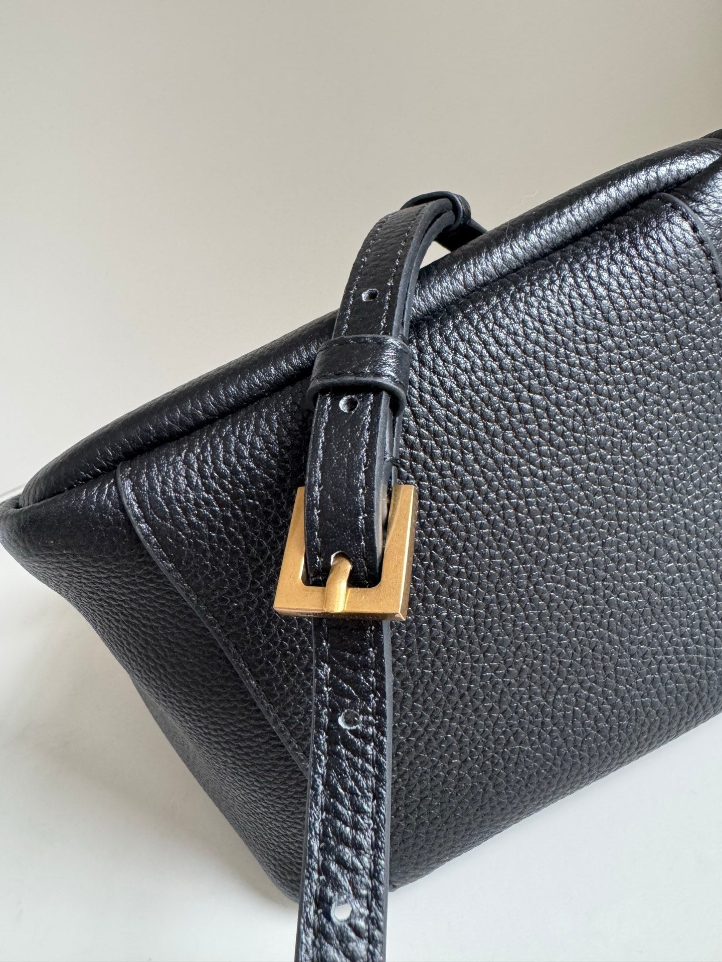 YSL 2026 Saint Laurent Le 5 à 7 Baby Bea 18cm Suede And Leather