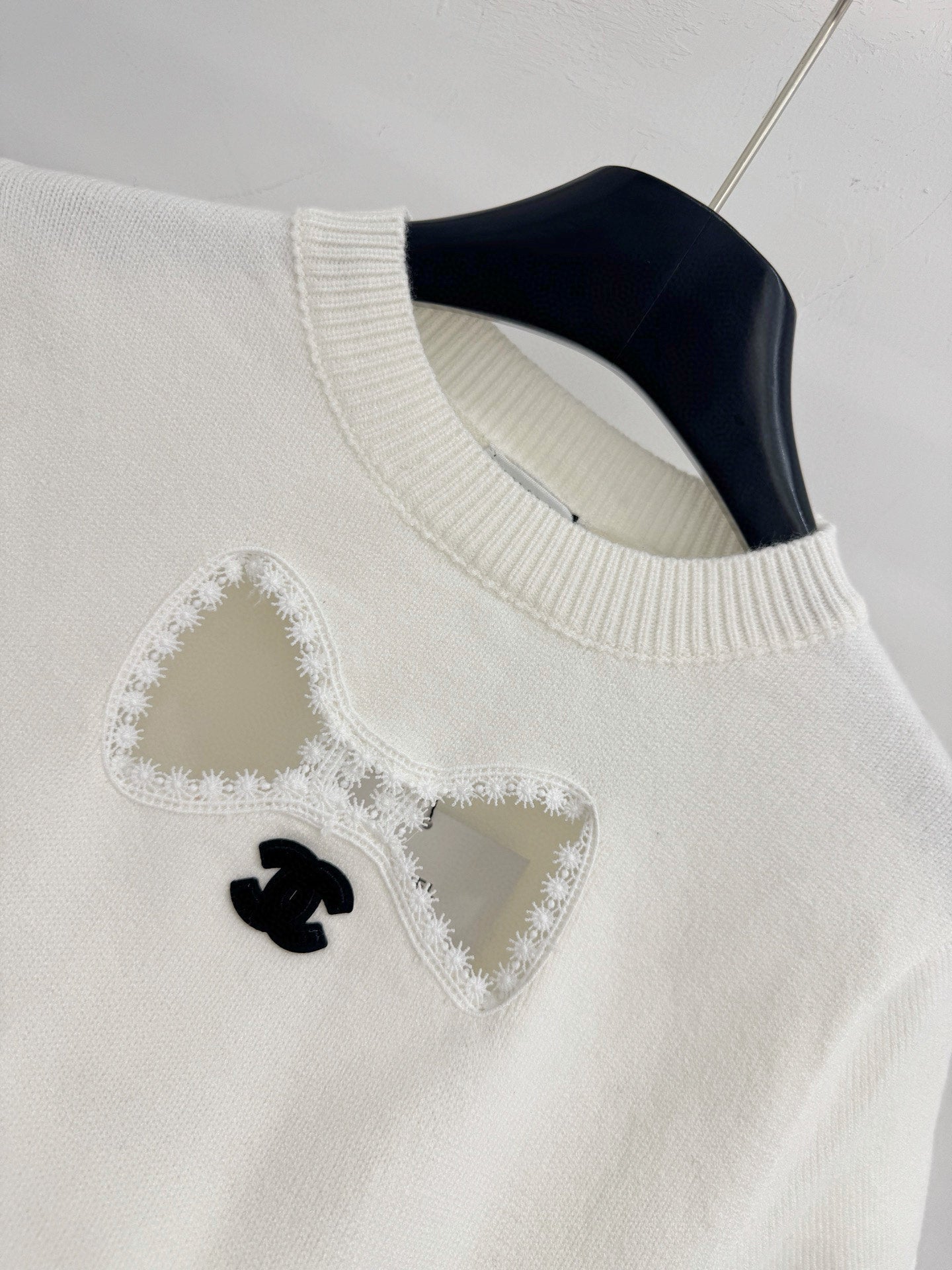 Chanel 2026 Bow Lace Trim Knit Short-Sleeve Top Black and White Wool 150436
