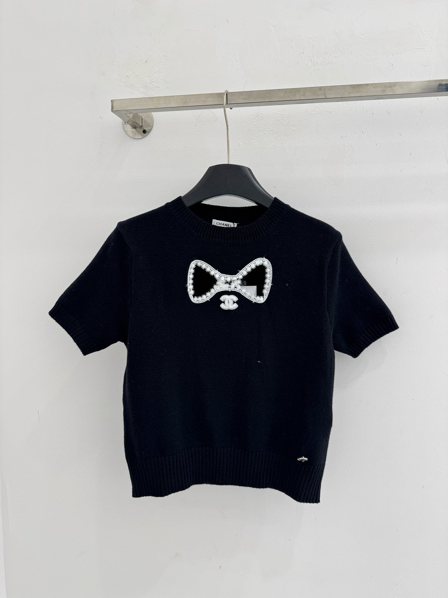 Chanel 2026 Bow Lace Trim Knit Short-Sleeve Top Black and White Wool 150436