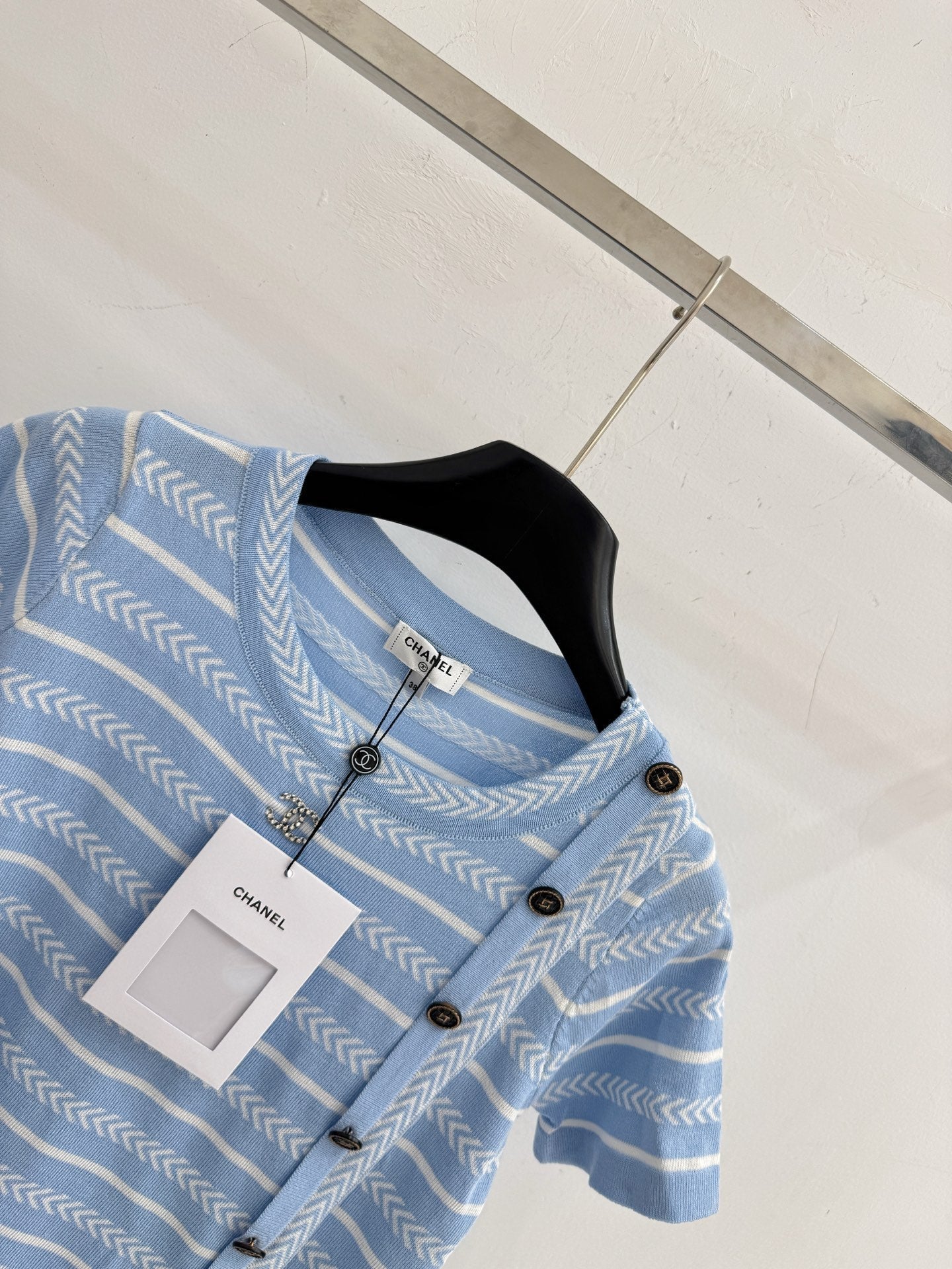 Chanel 2026 Short-Sleeve Top with Stylish Button Decorations Cotton 327103