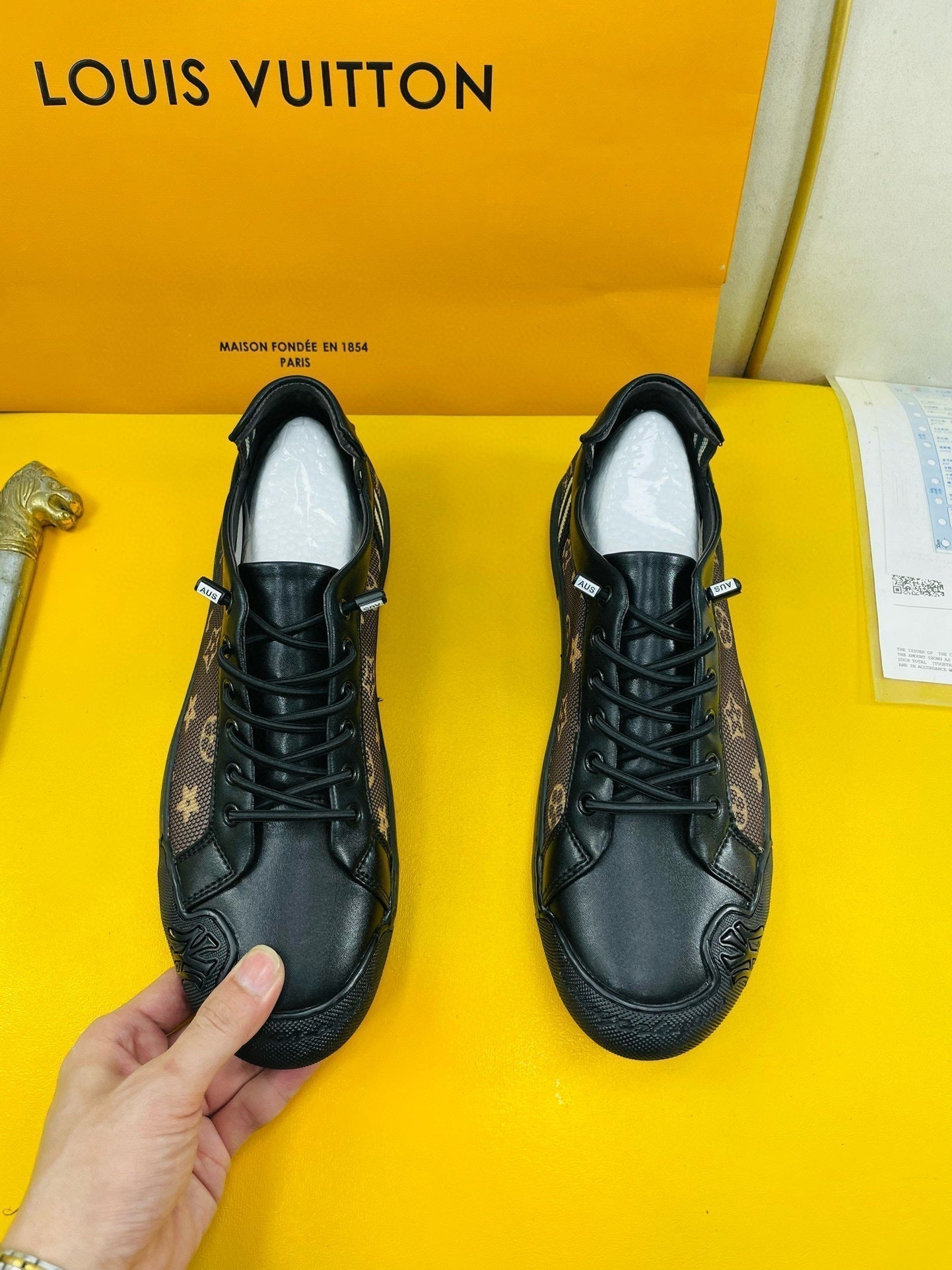 LV SNEAKER BROWN MONOGRAM JACQUARD AND BLACK CALFSKIN