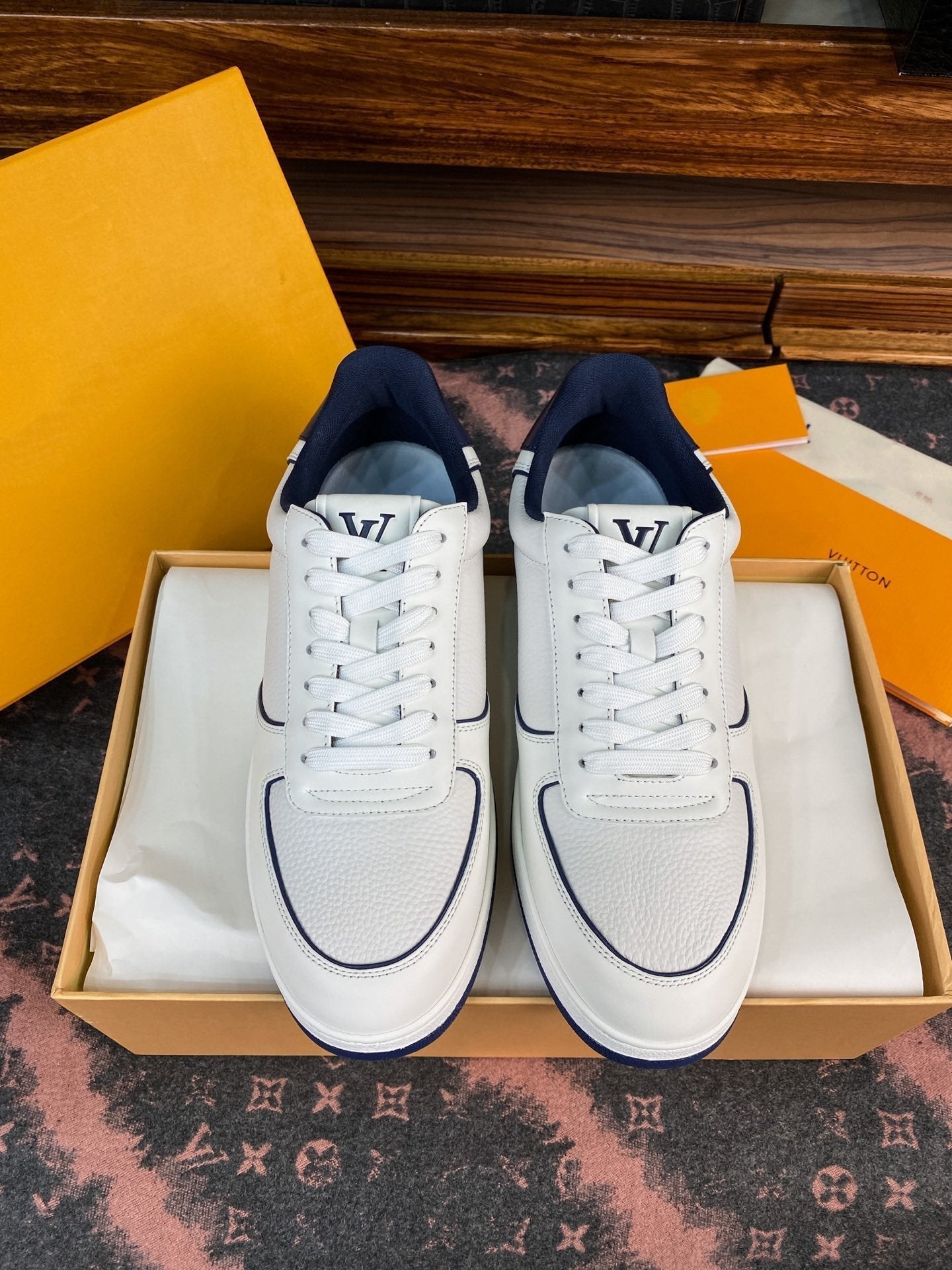 LV RIVOLI FAT SNEAKER WHITE BLUE