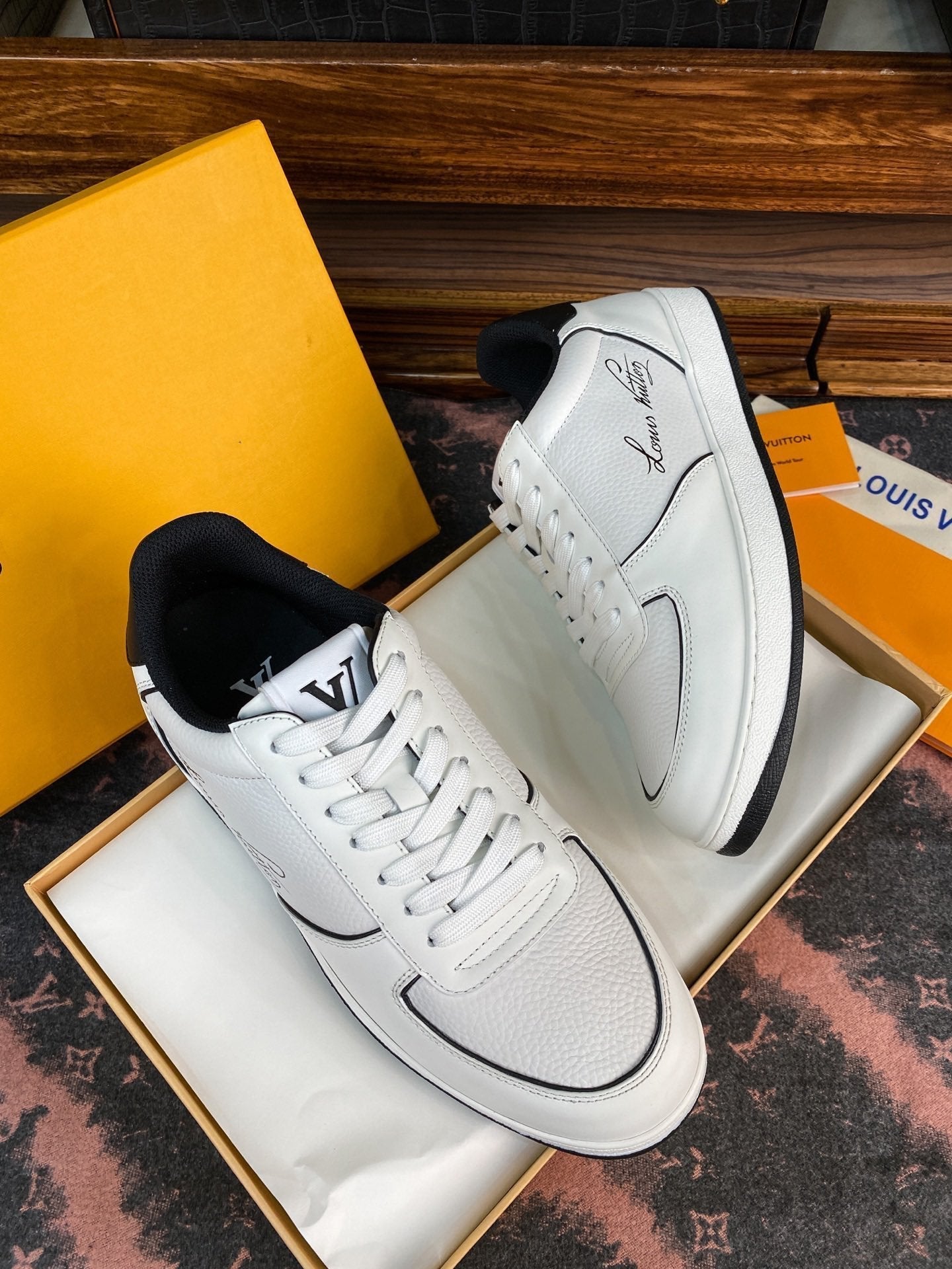 LV RIVOLI FAT SNEAKER WHITE BLACK