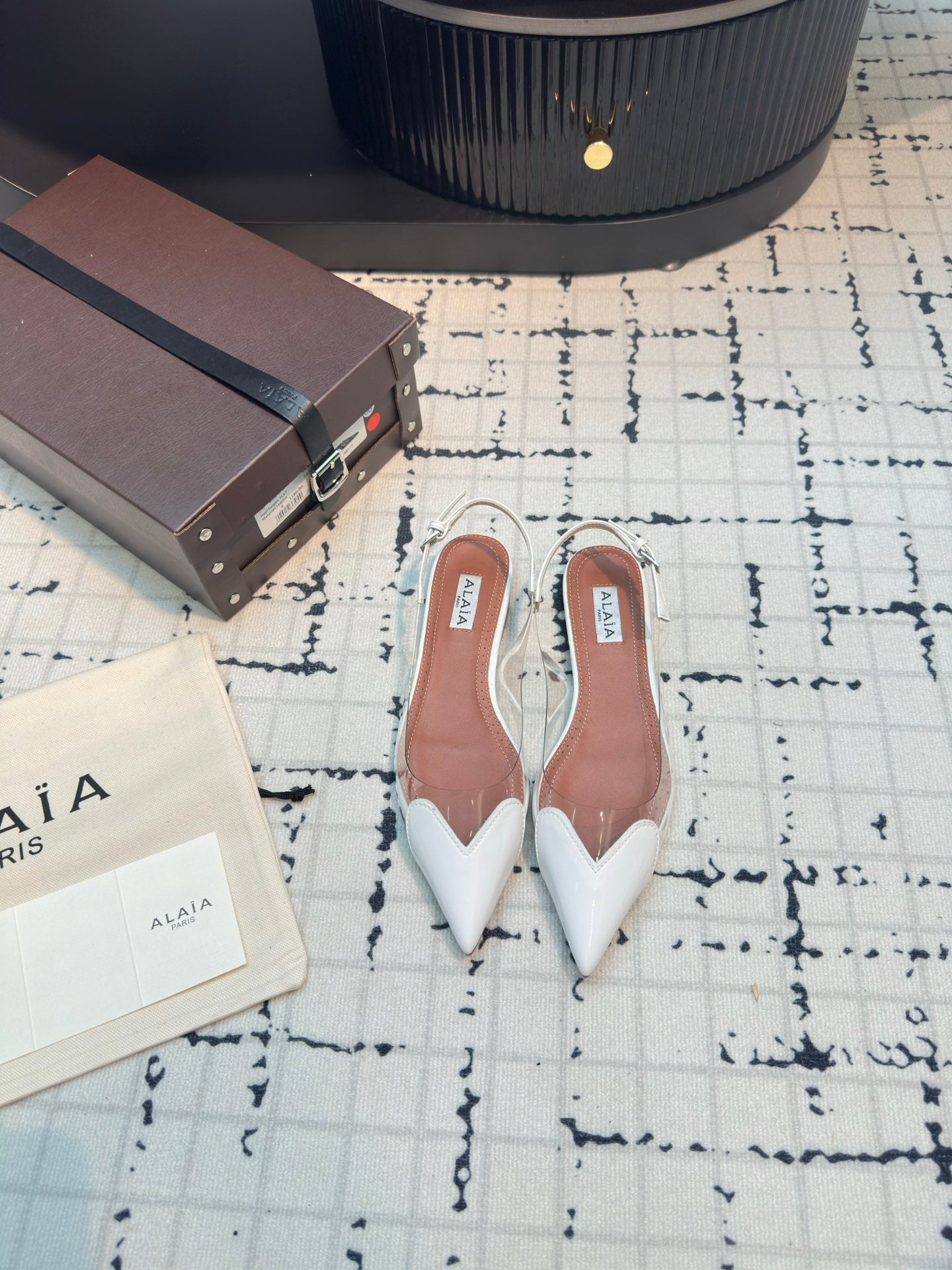 Alaia Heart Flat Slingbacks White Sheepskin 800937