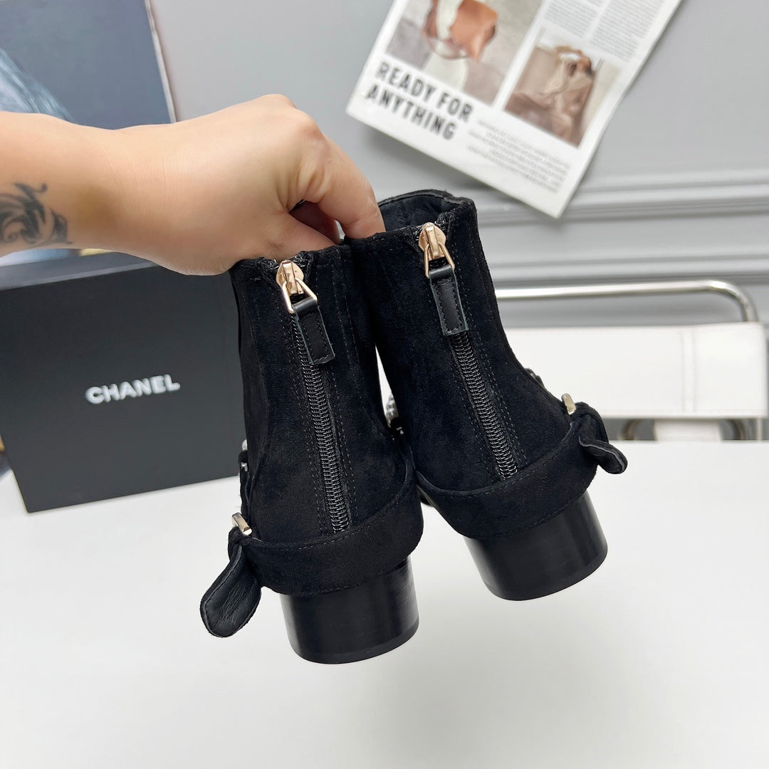 CC 25 latest low-top boots pearl black suede 459469