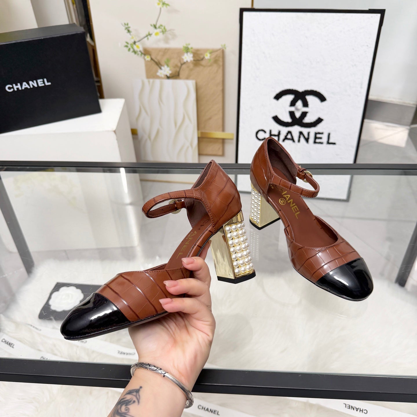 CC 26s Sandals 80 Brown Black Cowhide Patent Leather 183563