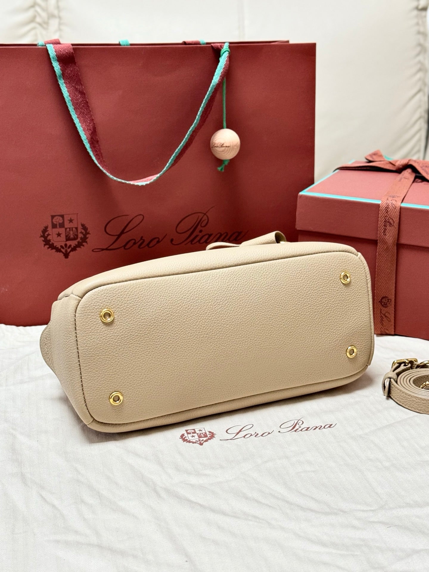 LP 2026 Needle Bag 31cm Light Mastic/Sun Gold Calfskin