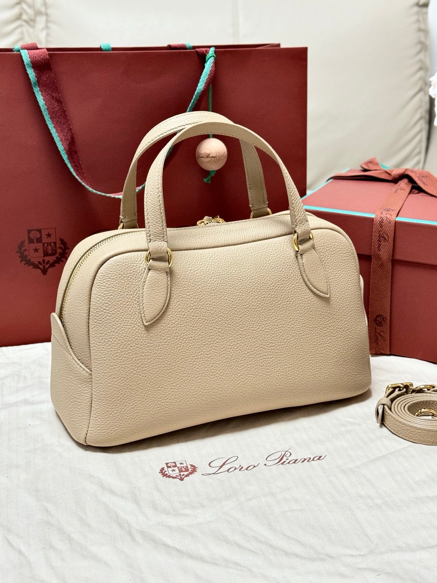 LP 2026 Needle Bag 31cm Light Mastic/Sun Gold Calfskin