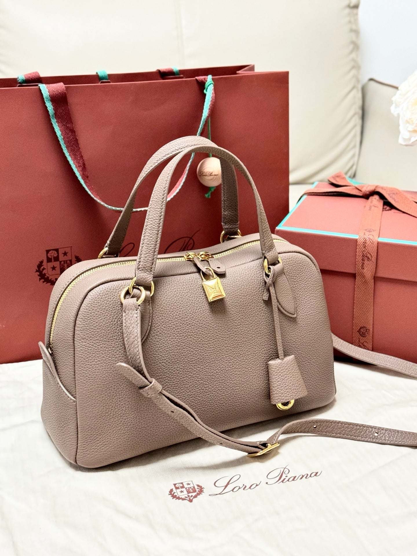 LP 2026 Needle Bag 31cm Fossil/Sun Gold Calfskin