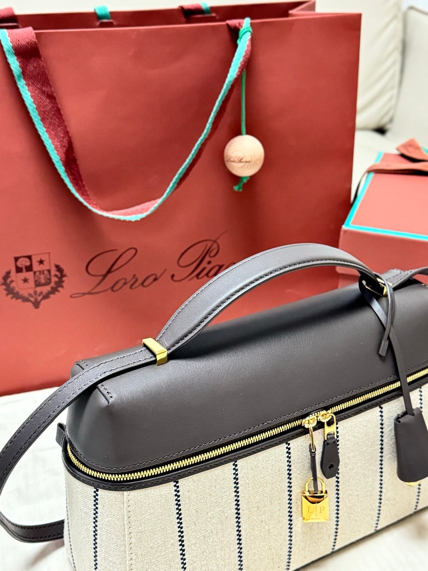 LP 2026 Extra Bag L27 Dark Chocolate Licorice/Sun Gold Cotton Leather