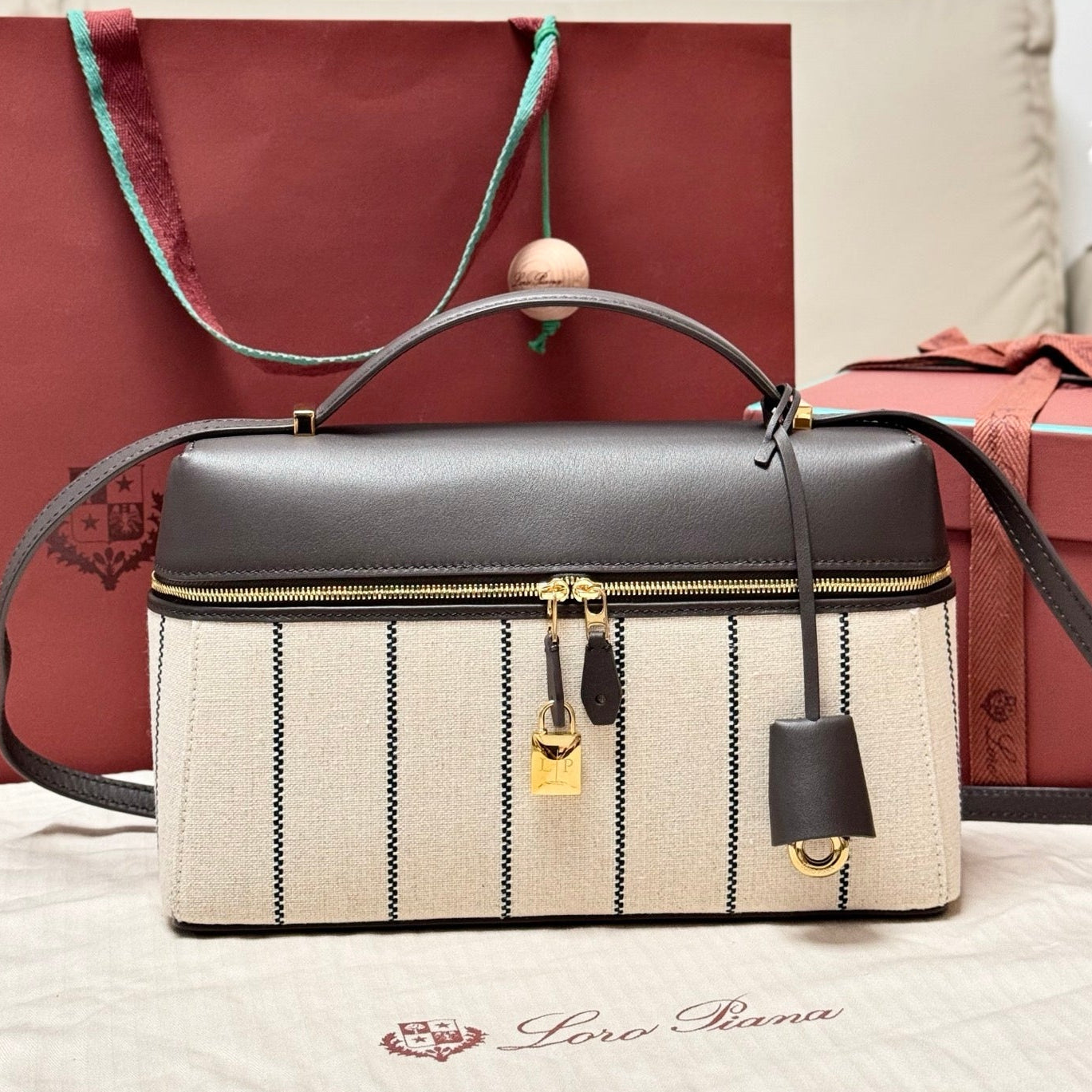 LP 2026 Extra Bag L27 Dark Chocolate Licorice/Sun Gold Cotton Leather