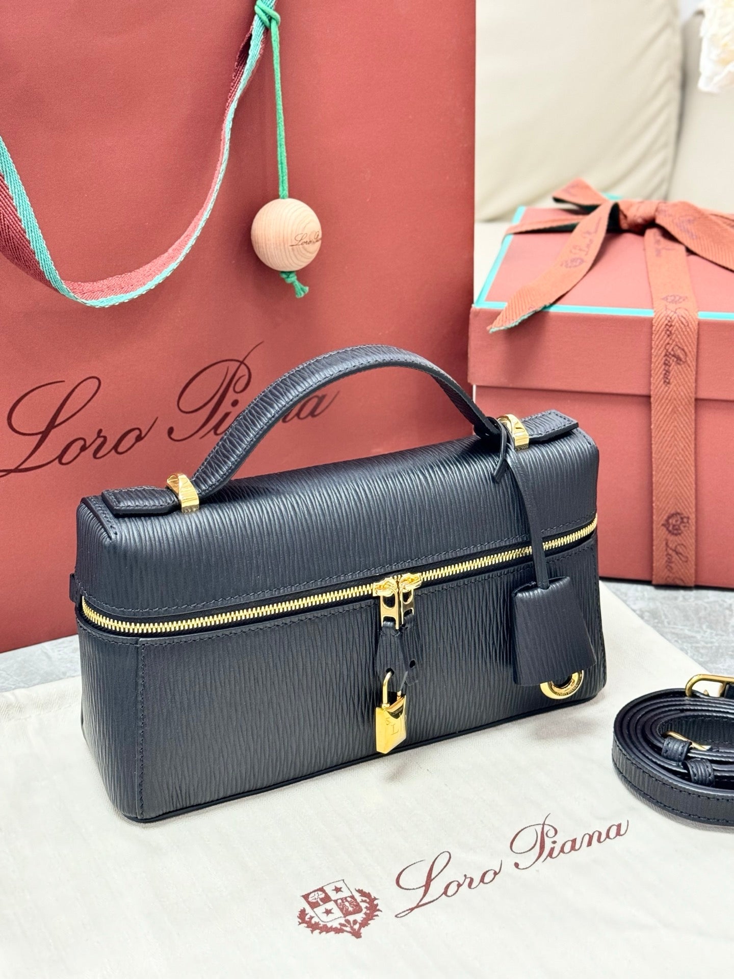 LP 2026 Extra Bag L23 Black/Sun Gold Lambskin