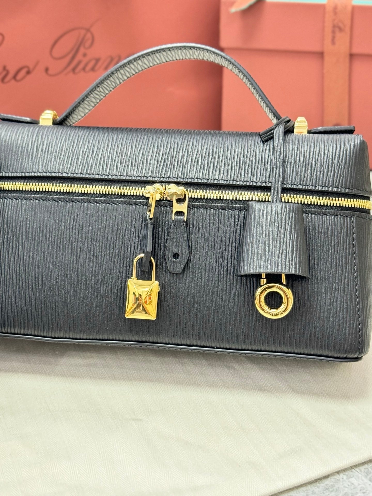 LP 2026 Extra Bag L23 Black/Sun Gold Lambskin