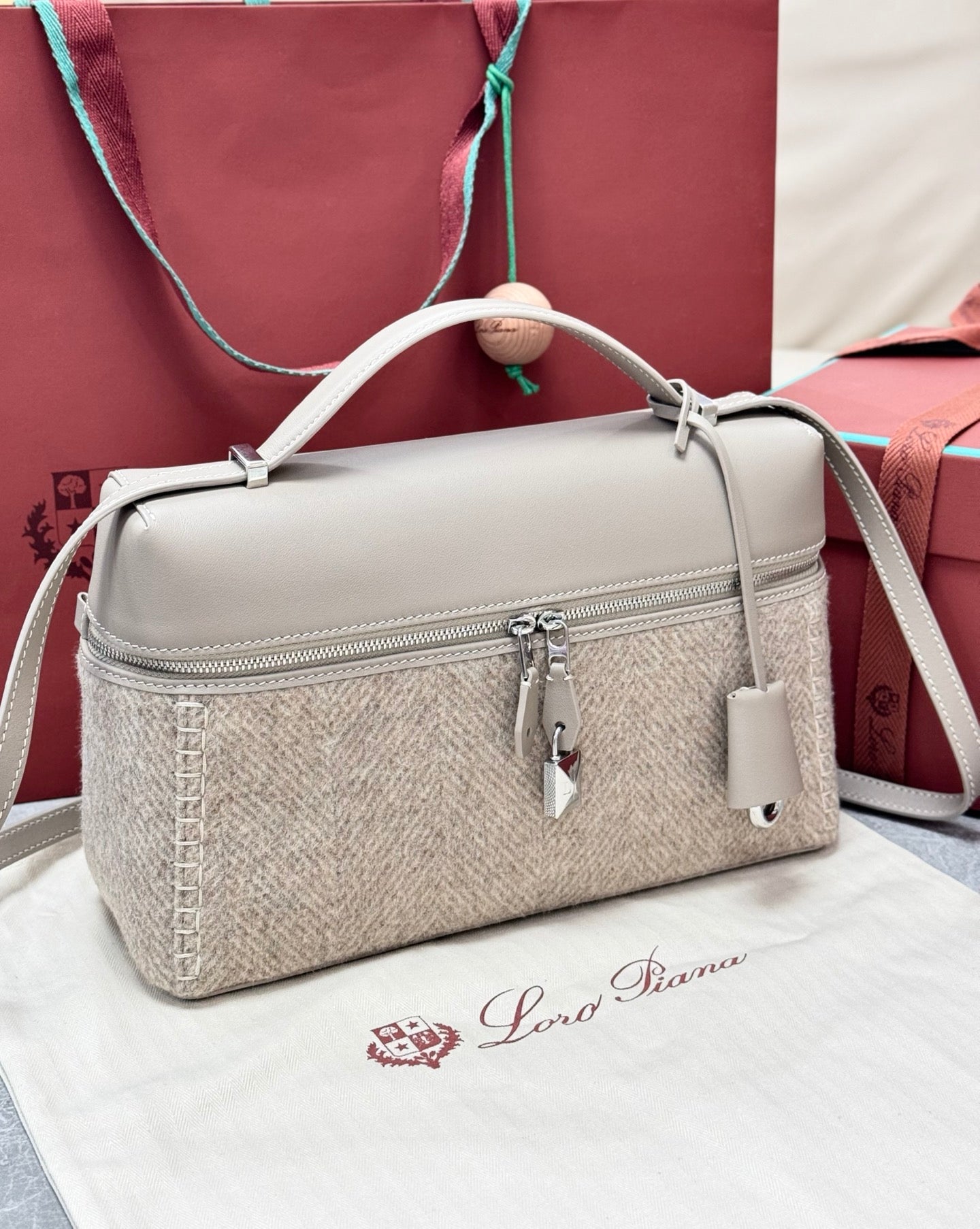 LP 2026 Extra Bag L27 Dove/Antique Silver Wool Leather