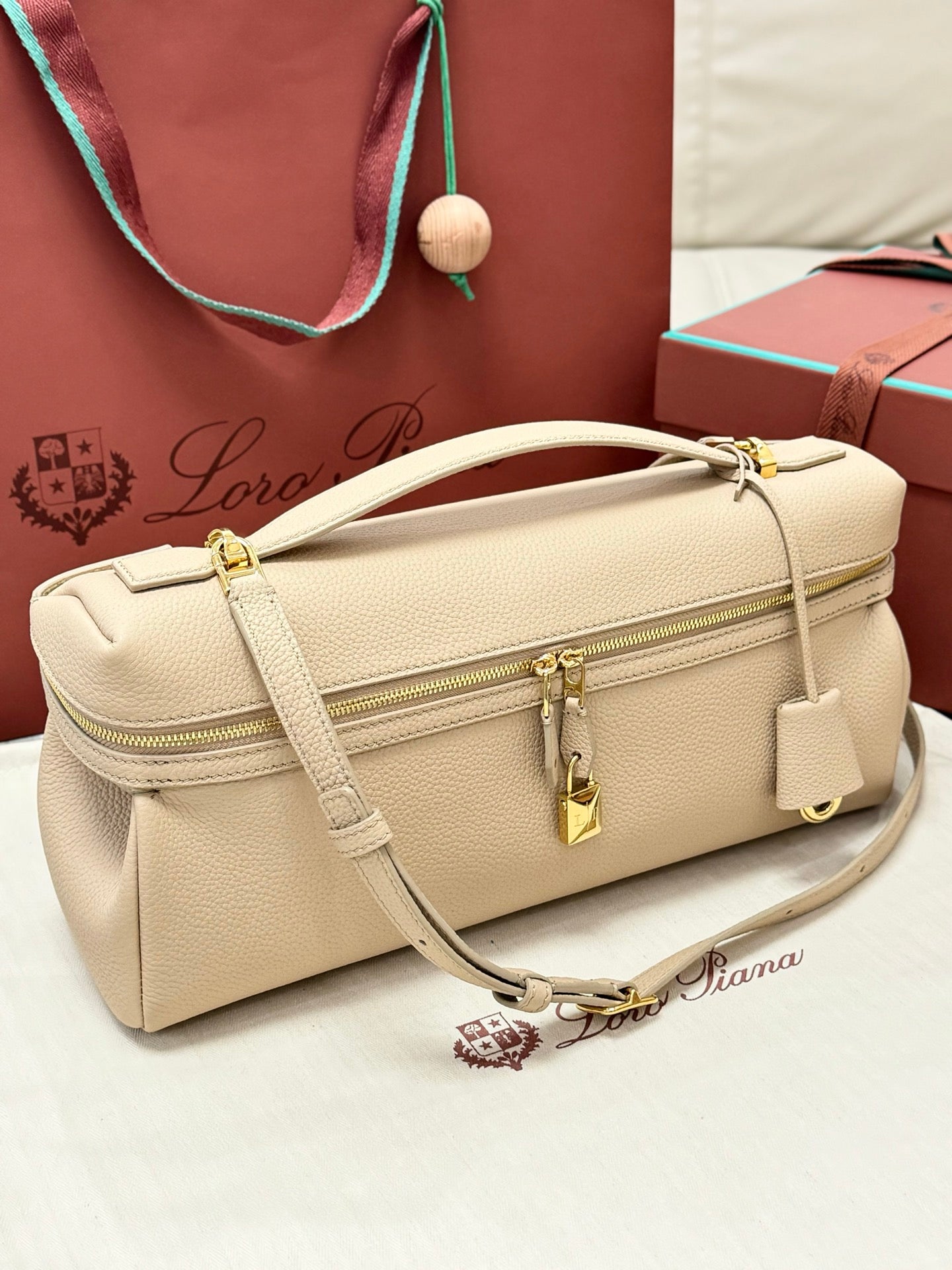 LP 2026 Extra Softy Bag L33 Beige /Sun Gold Grained Calfskin