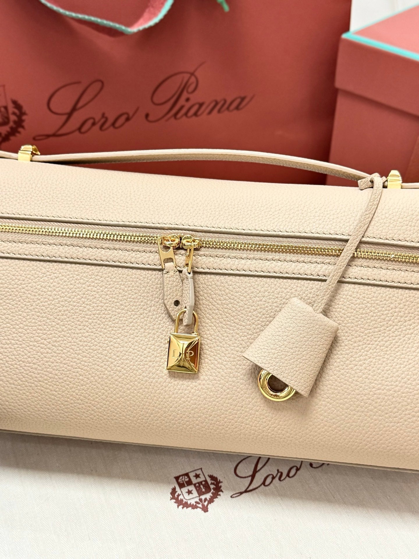 LP 2026 Extra Softy Bag L33 Beige /Sun Gold Grained Calfskin