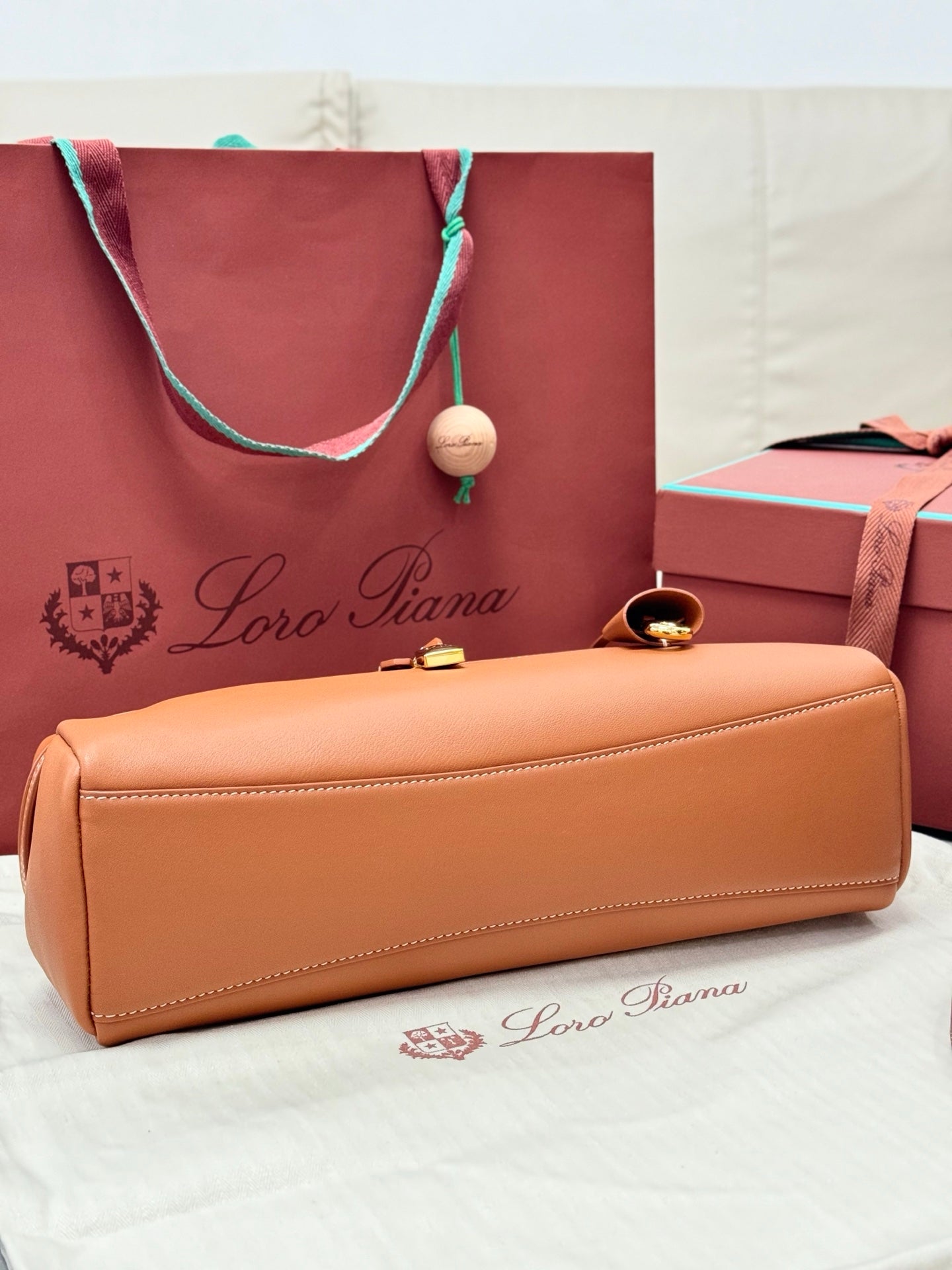 LP 2026 Extra Softy Bag L33 Cuir/Sun Gold Calfskin
