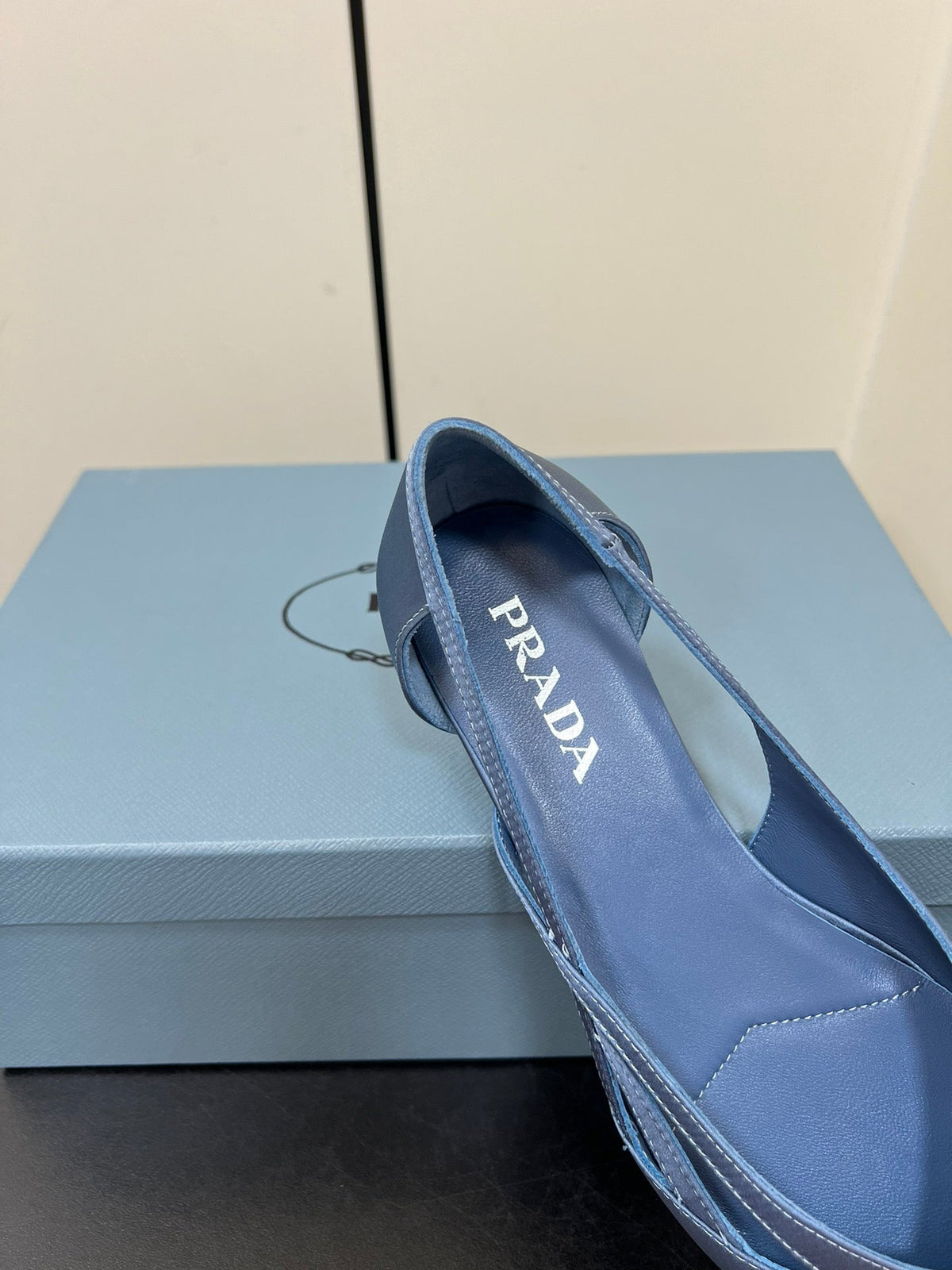 CUT-OUT BALLERINAS IN PERANO BLUE SATIN