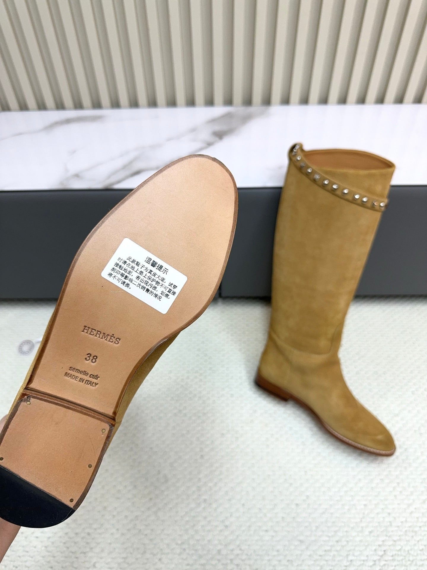 HM 25ss Kelly Buckle Riding Boots Taupe Suede 576119