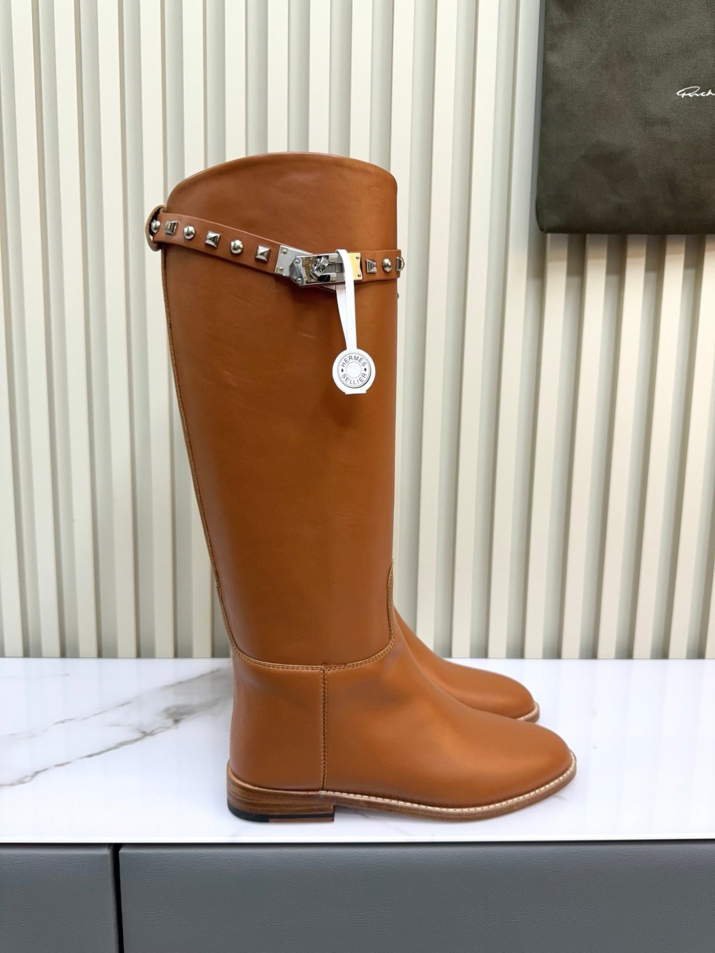 HM 25ss Kelly Buckle Riding Boots Camel Brown Cowhide 576123