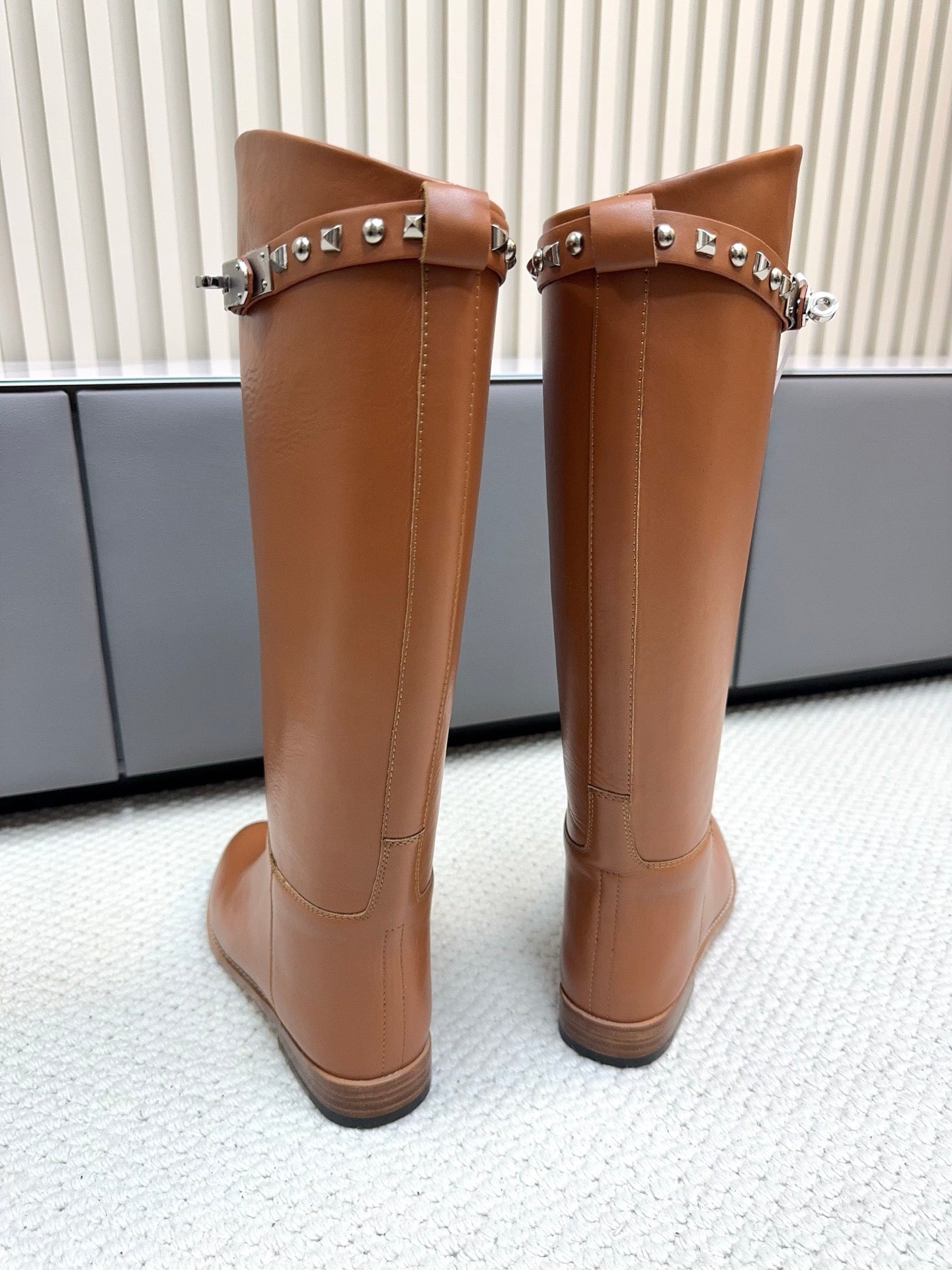 HM 25ss Kelly Buckle Riding Boots Camel Brown Cowhide 576123