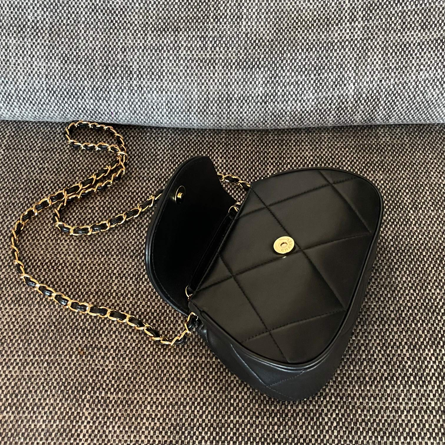Chanel 2026 Vintage Coco Matelasse Flap Bag With Chain 22cm Black Calfskin