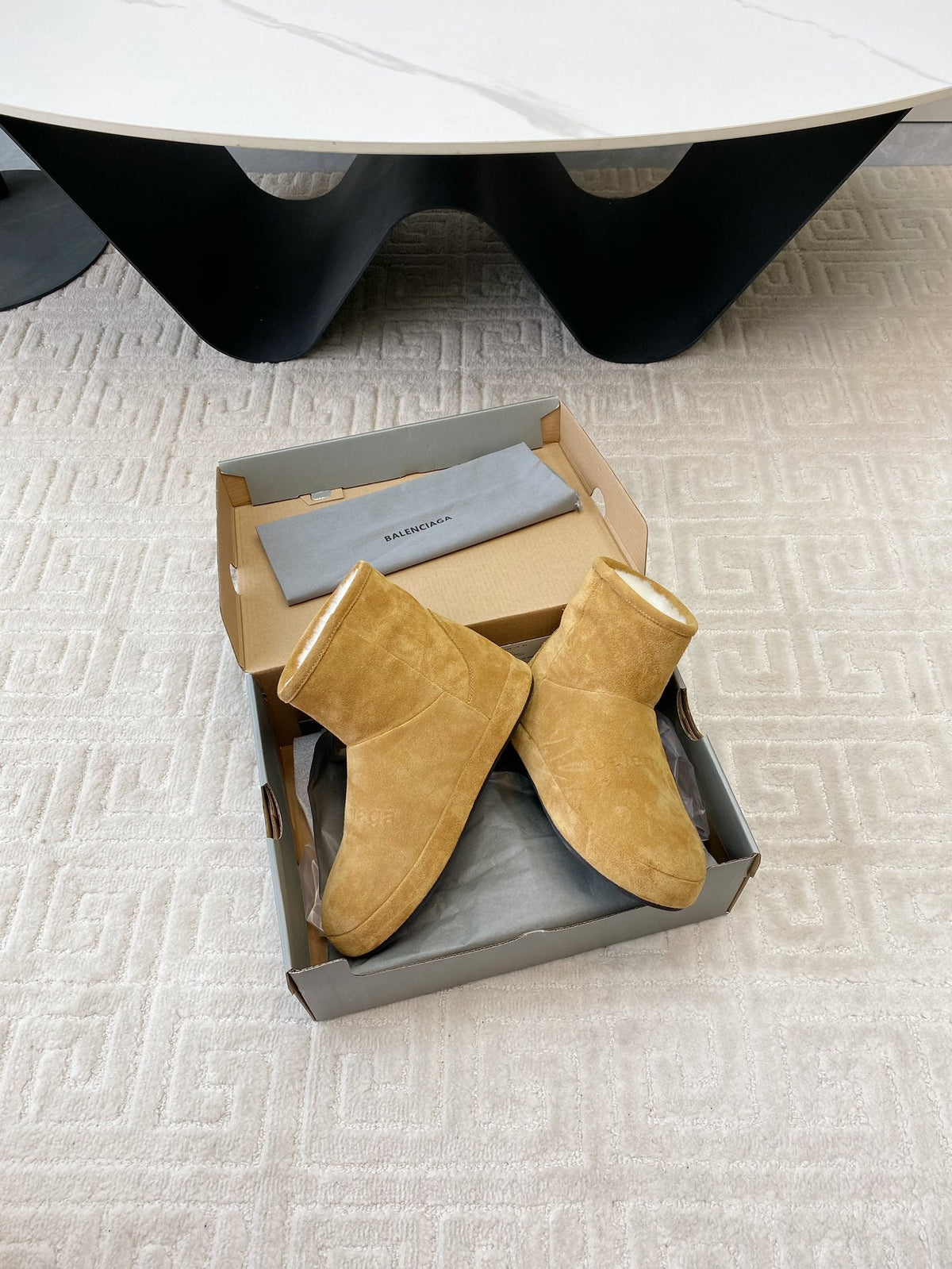 FLAT ANKLE BOOTS IN CIDER BROWN SUEDE AND SHEARLING LINING