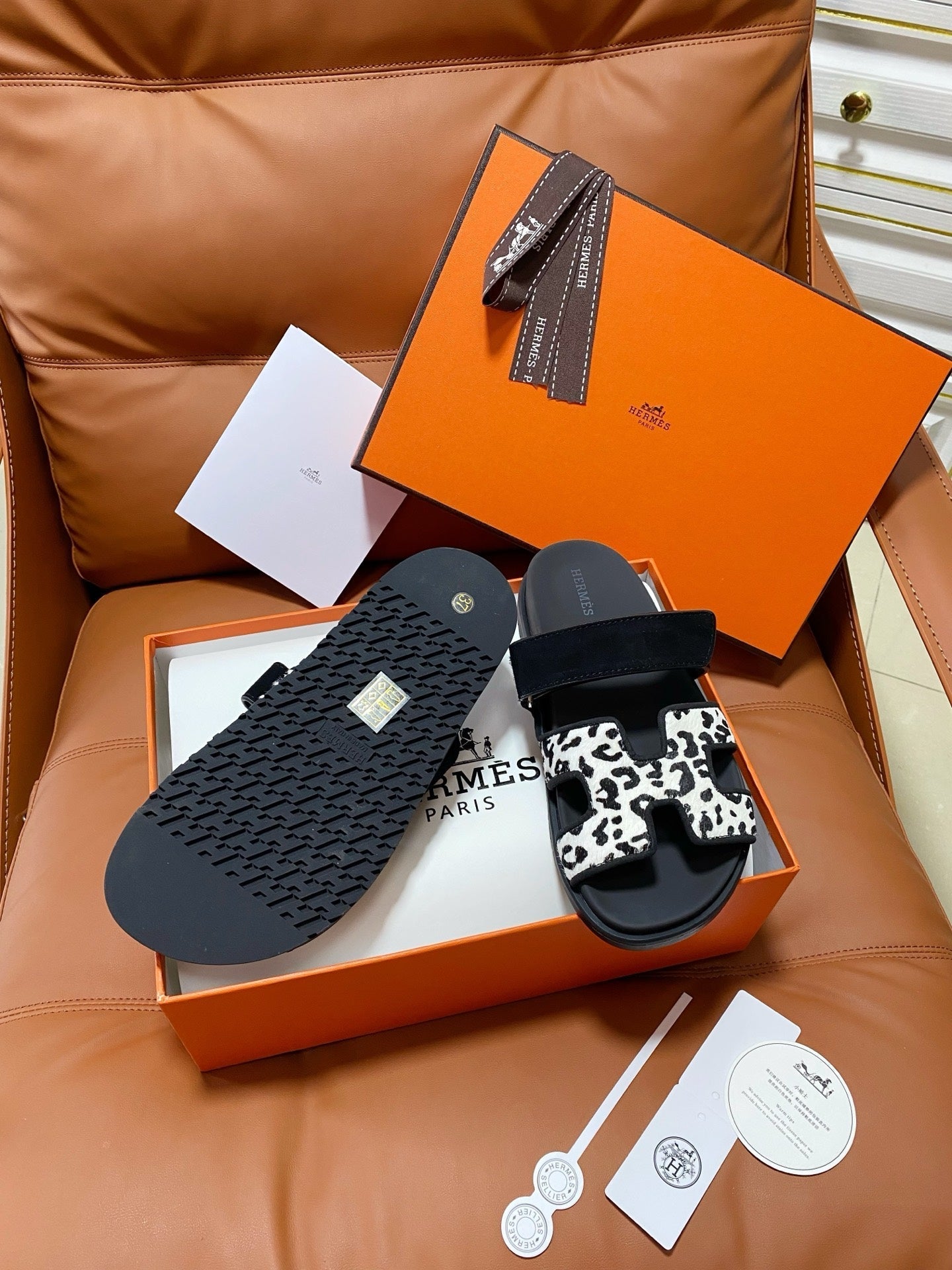 HM 2026 Velcro Slippers Black White Suede 667457