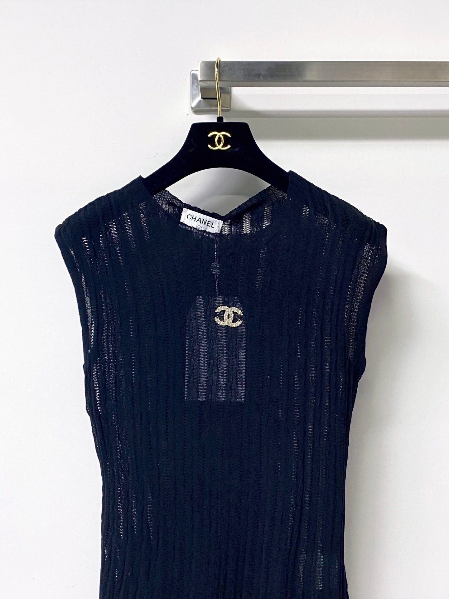 Chanel 2026 Sleeveless Knit Top CC Logo Tencel 310305