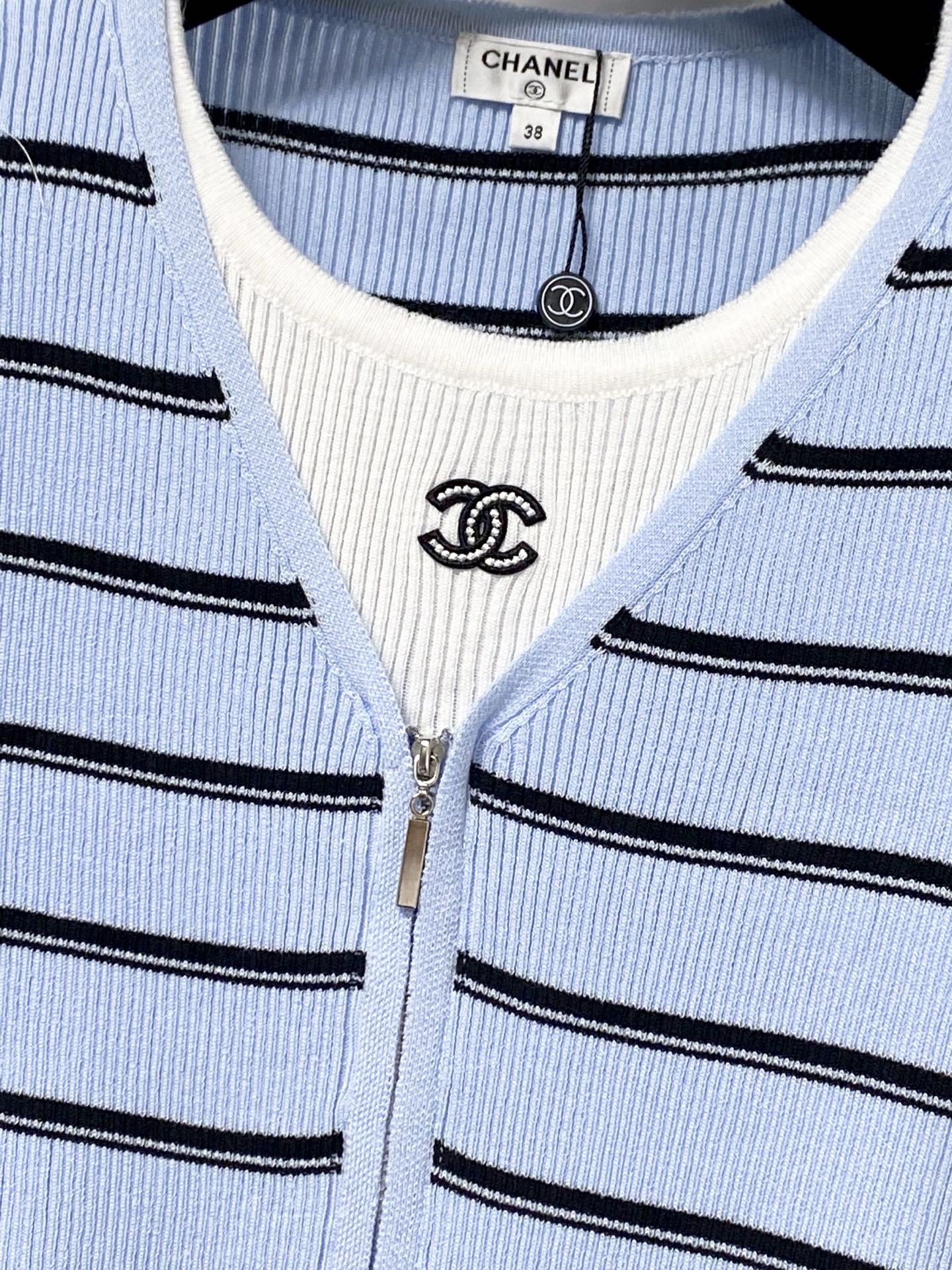 Chanel 2026 Blue Knit Short-Sleeve Cardigan Tencel 353621