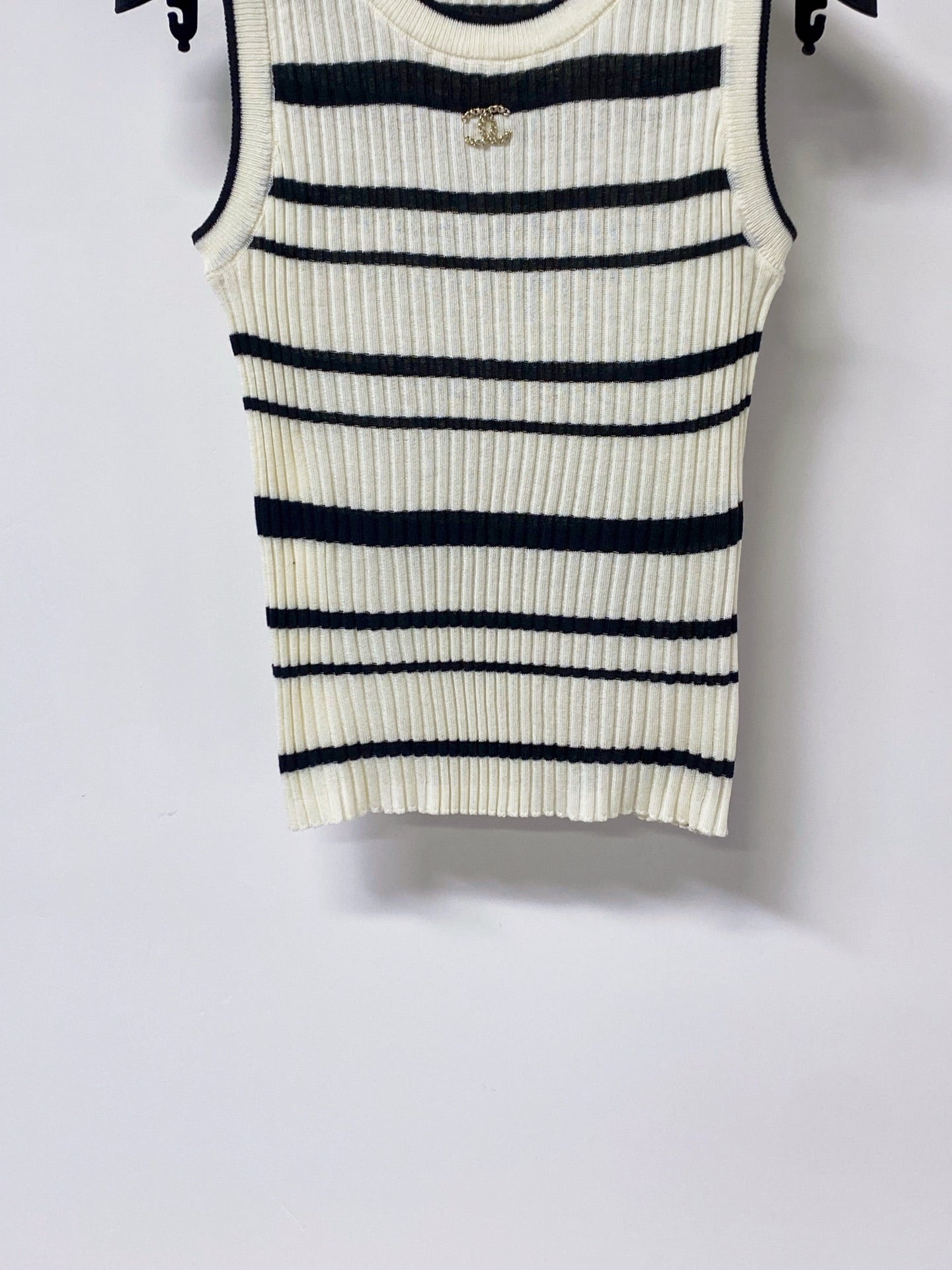 Chanel 2026 Striped Ribbed Knit Sleeveless Top Laine Wool 454052