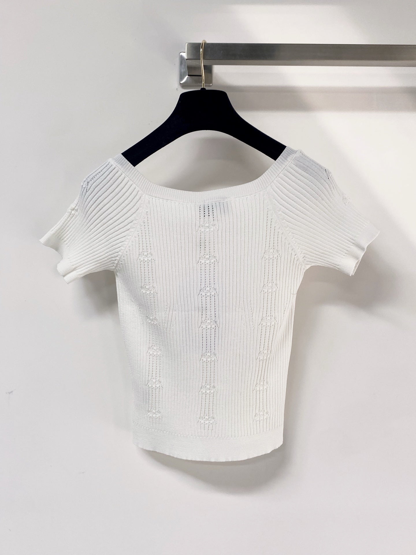 Chanel 2026 V-neckline Short-Sleeve Knit Top White Viscosa 454027