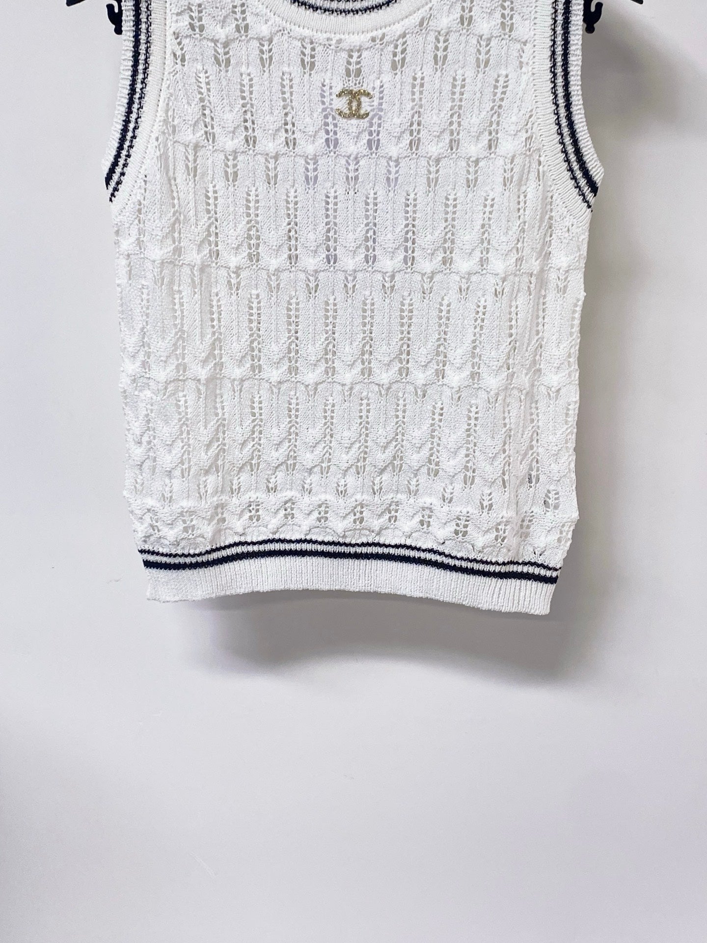 Chanel 2026 White And Black Wool Knit Vest 479935