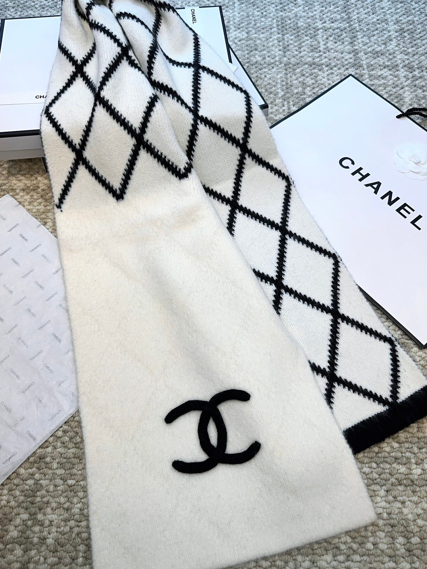 CC Scarf 180 CM In White Mix Black Cashmere And Fleece Wool Mix Mulberry Silk 413700