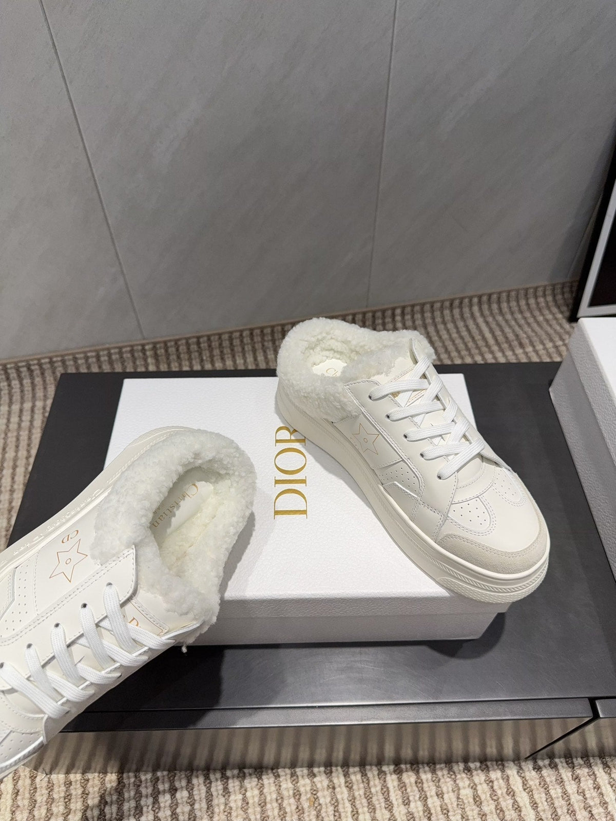 CD Star sneakers white cowhide wool 539687