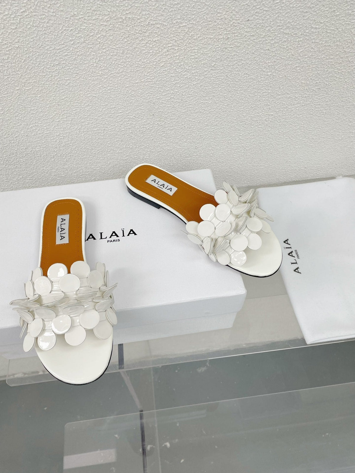alaia sandal mule flower white pantent lambskin