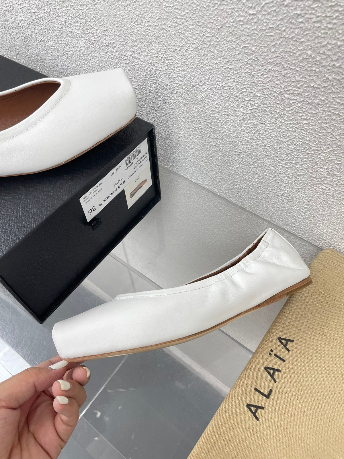 ALAIA BALLET FLATS IN WHITE CALFSKIN