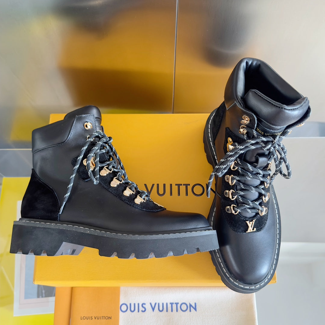 LV Territory Flat Ranger 40mm Black Cowhide
