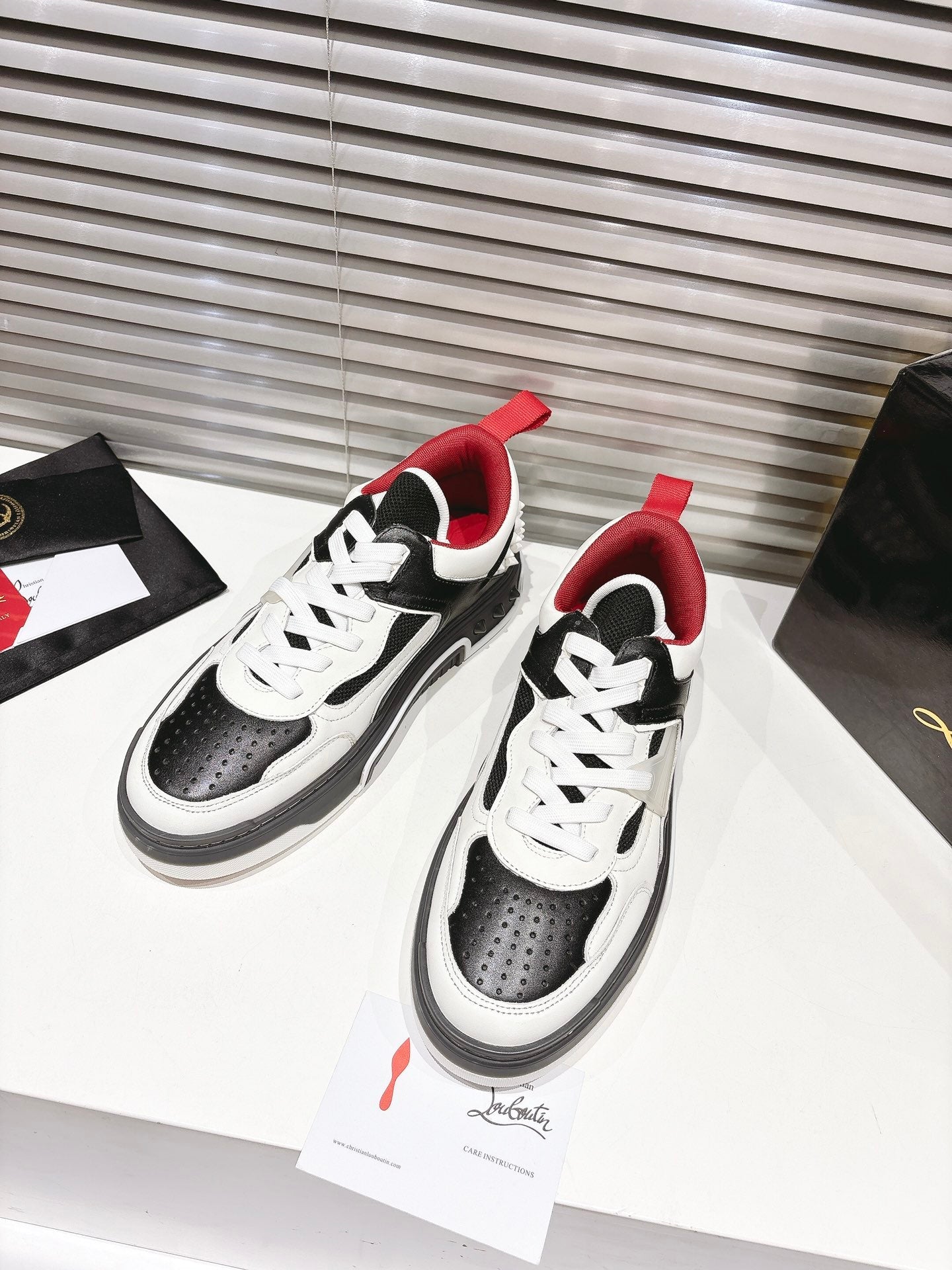 CL 25 Astroloubi Couple's Sneaker Black White Cowhide 323158