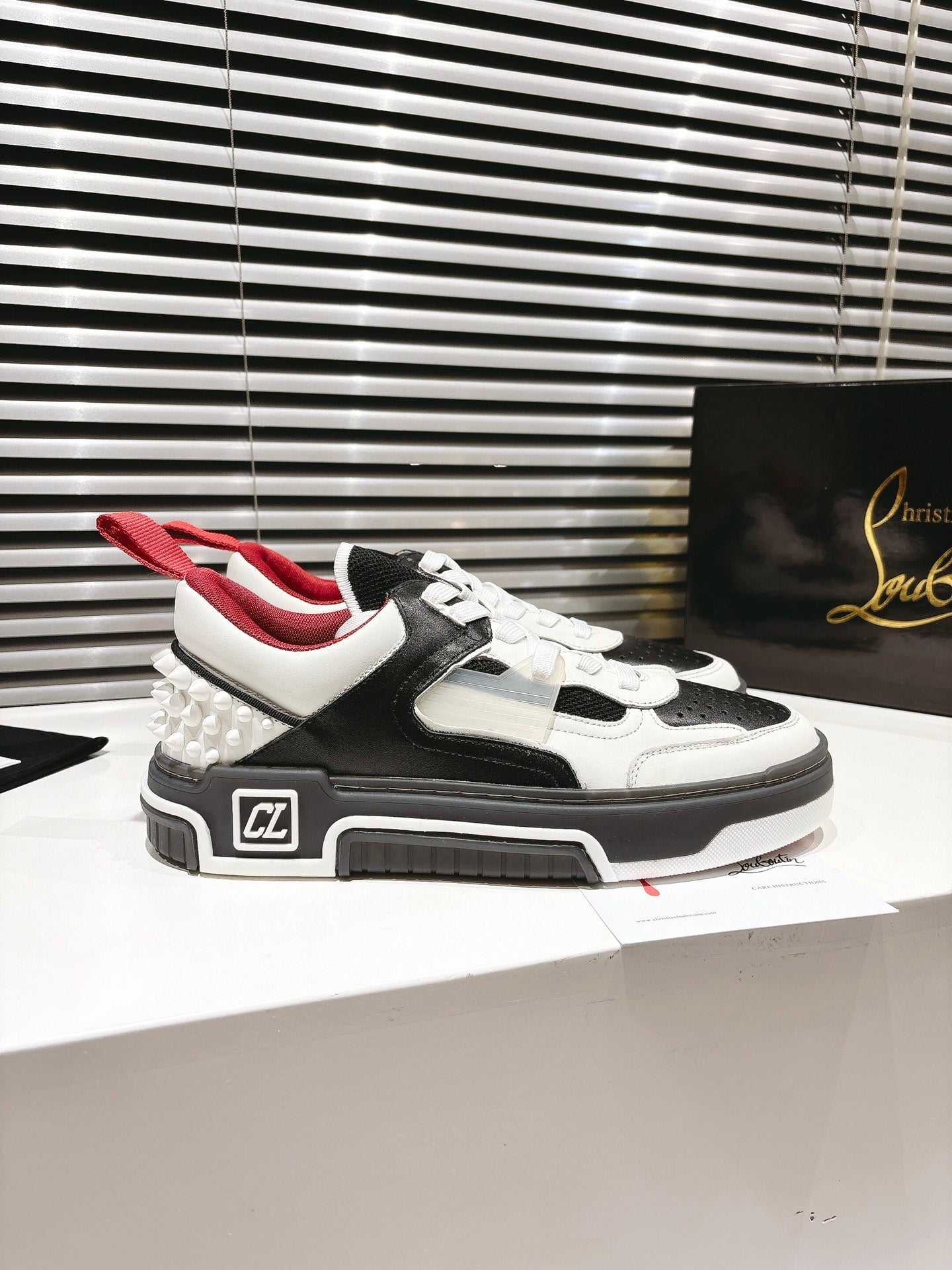 CL 25 Astroloubi Couple's Sneaker Black White Cowhide 323158