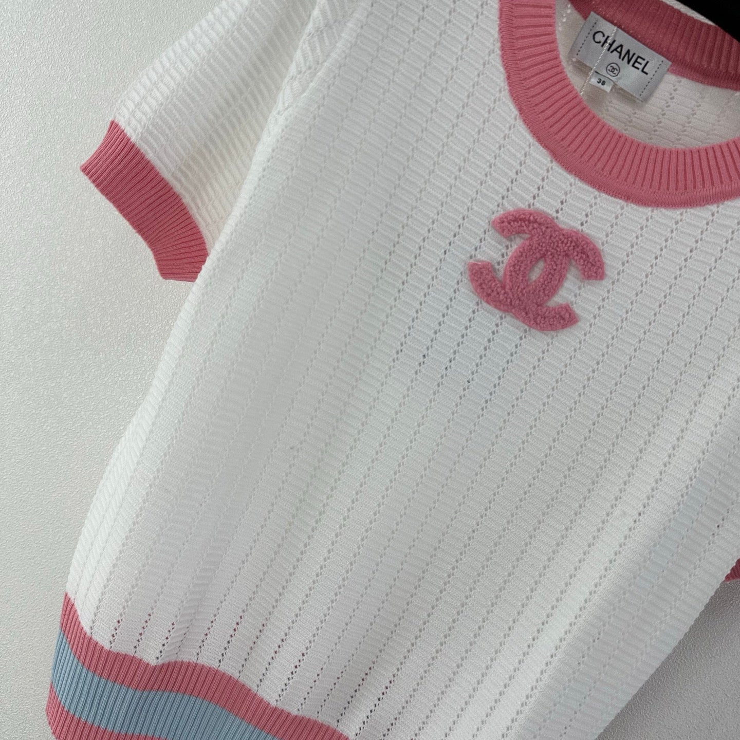 Chanel 2026 Color-blocked Knit Short-sleeved Shirt White Pink Wool 395614